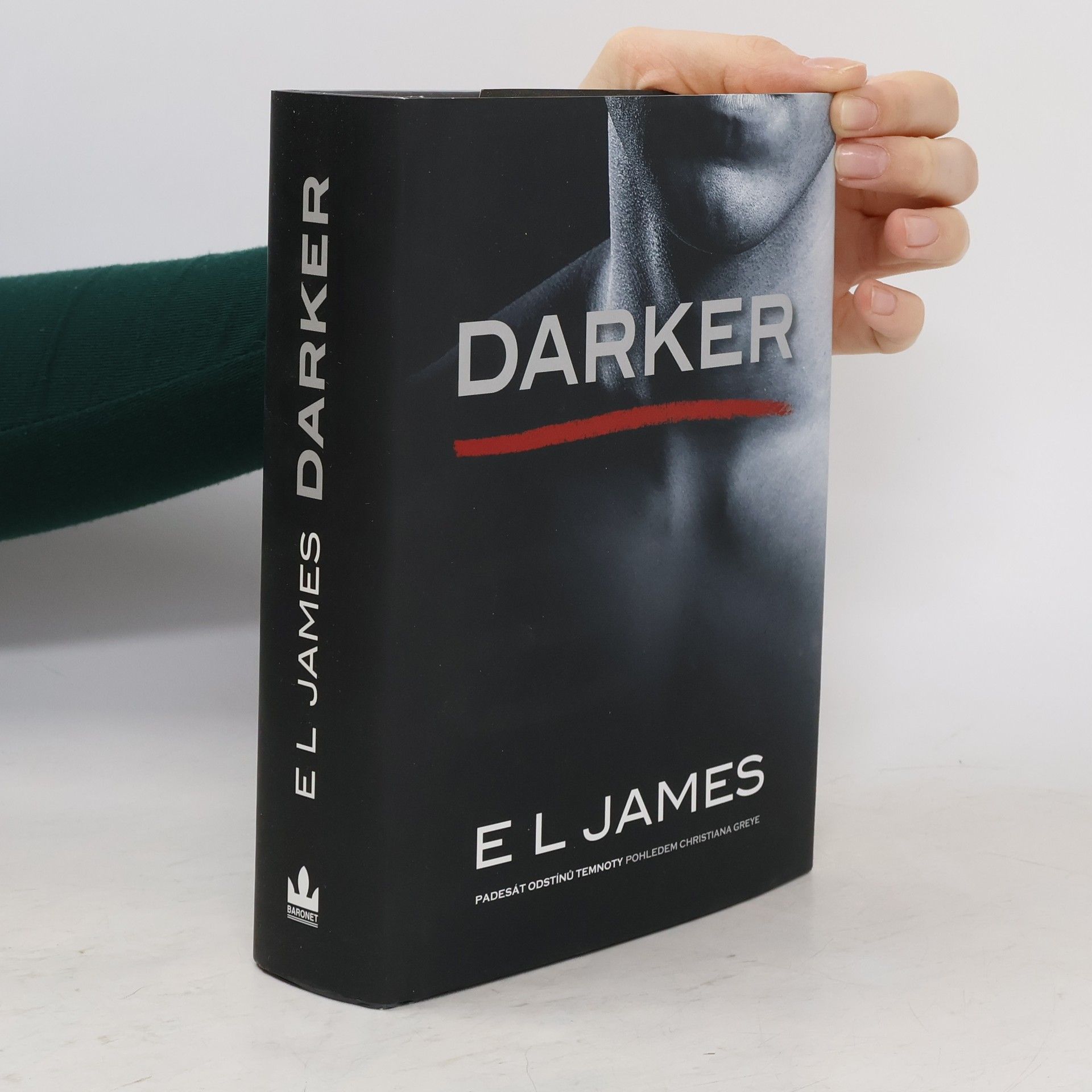 Darker. Padesát odstínů temnoty pohledem Christiana Greye