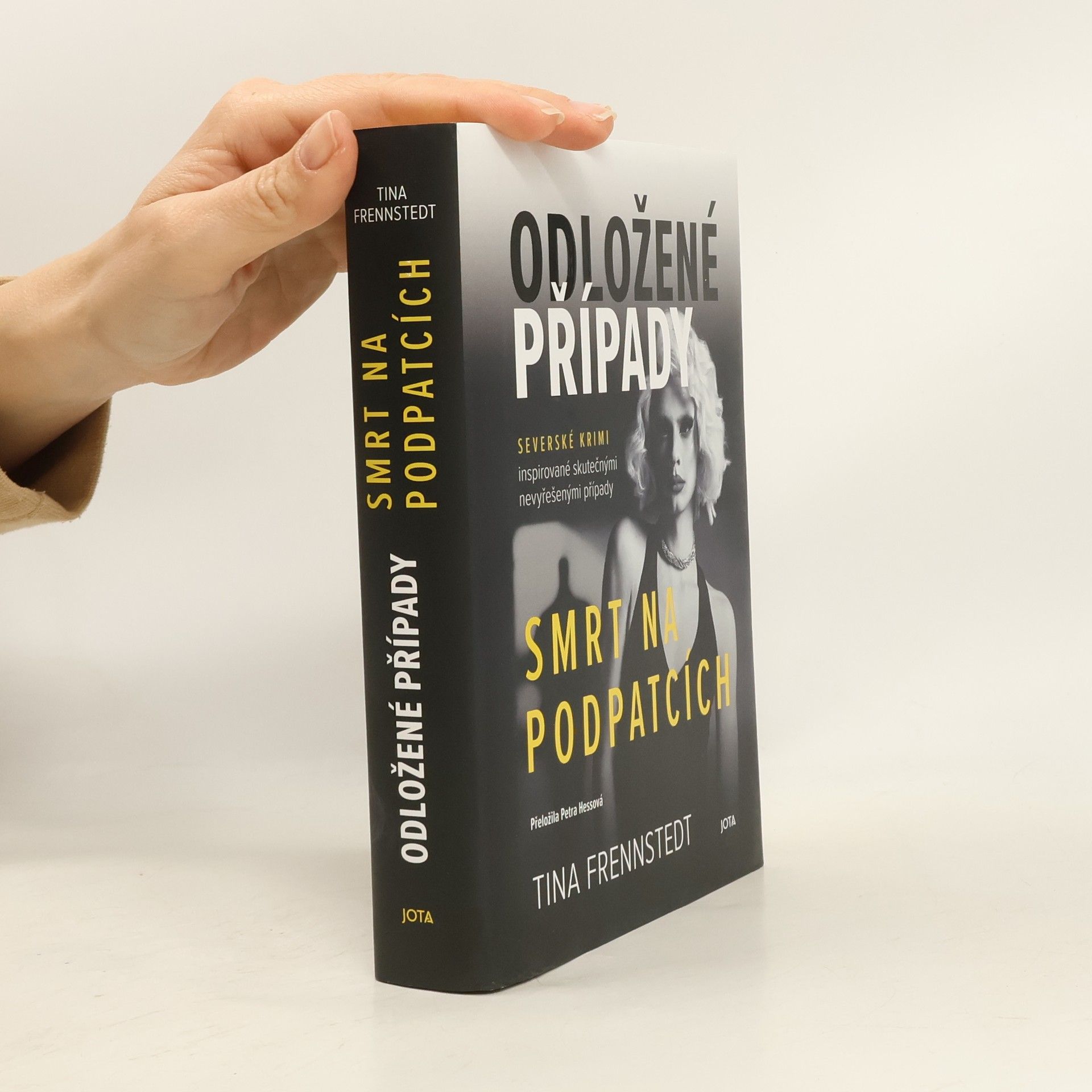 Tina Frennstedt Odložené případy. Smrt na podpatcích
