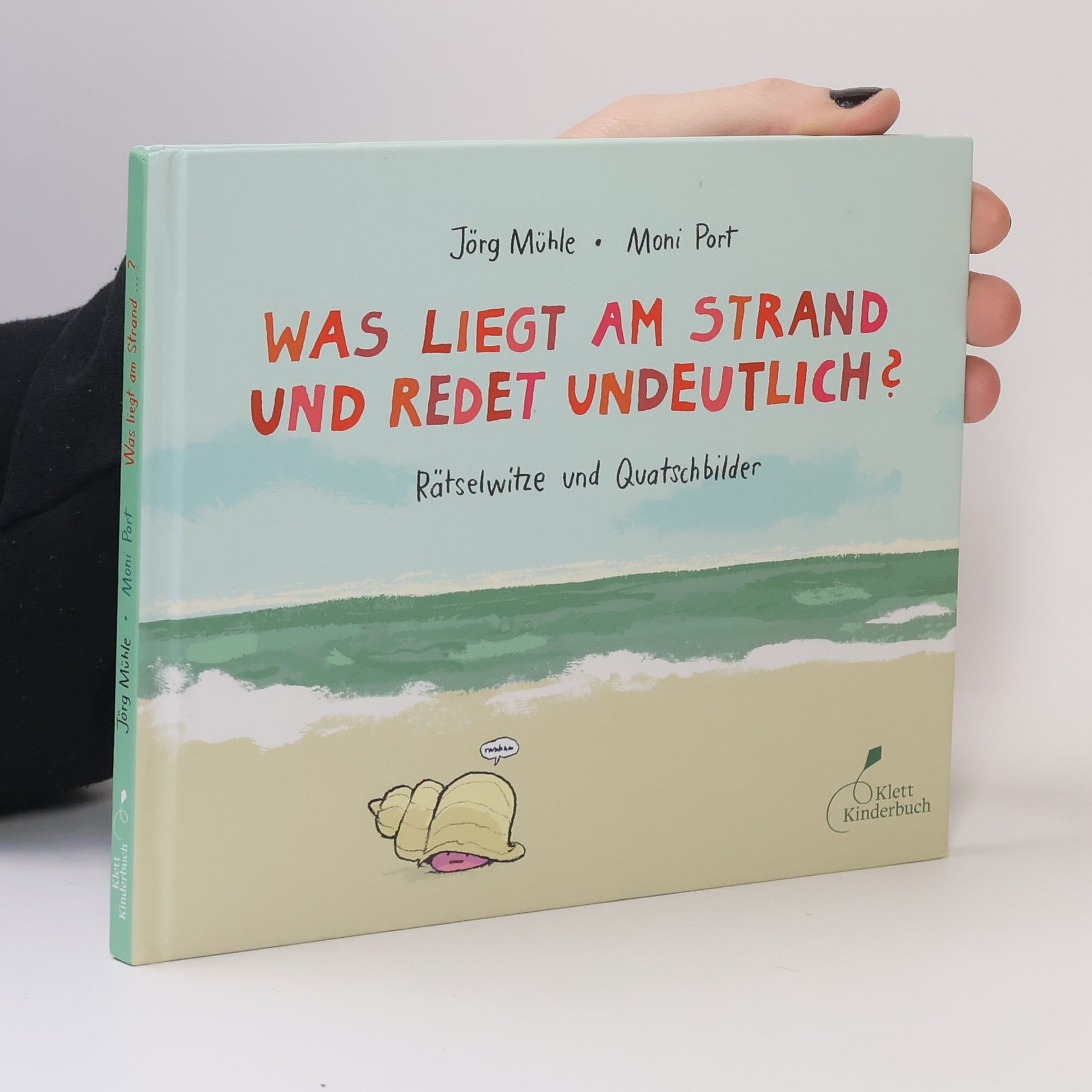 Moni Port Was liegt am Strand und redet undeutlich?