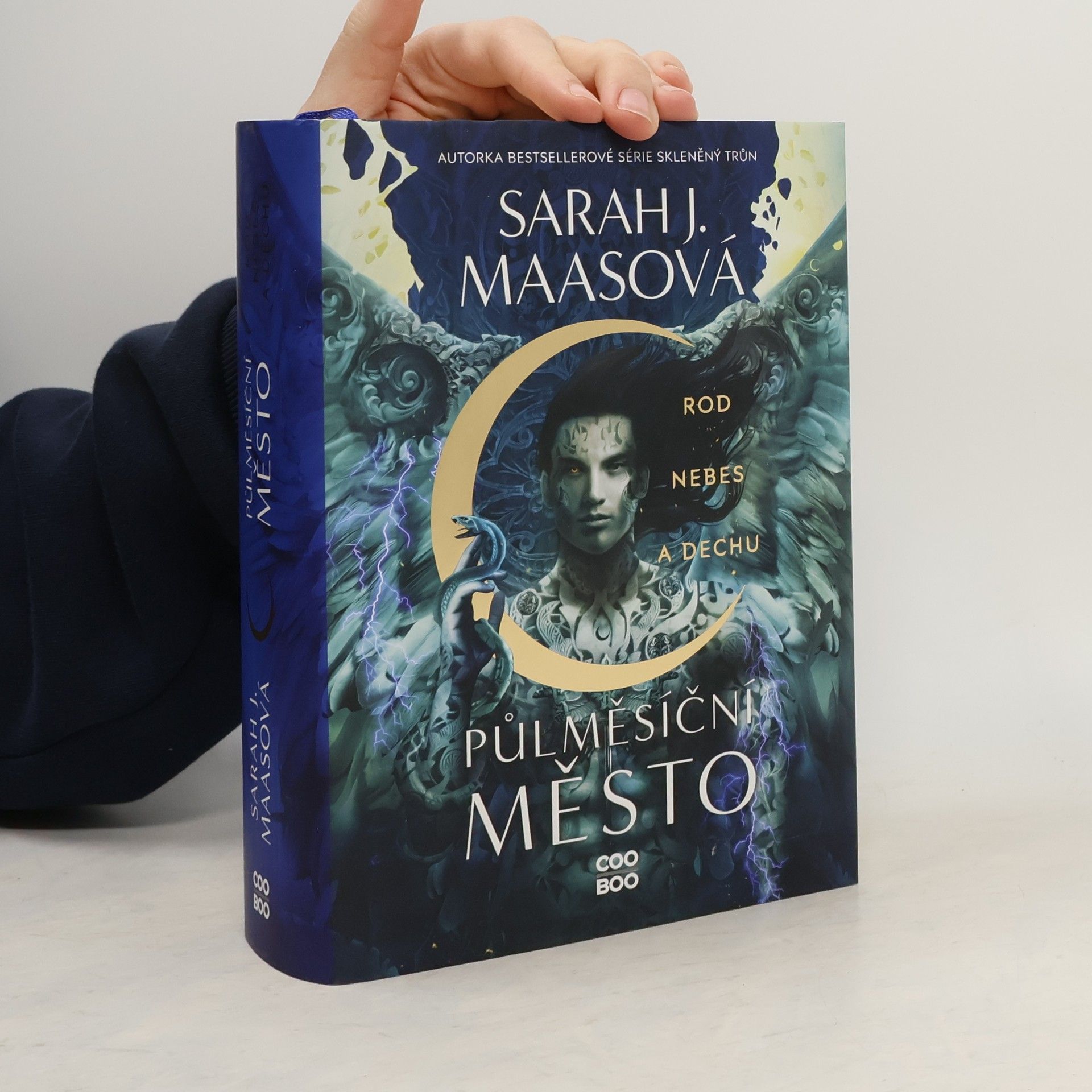 Sarah J. Maas Půlměsíční město. Rod nebes a dechu