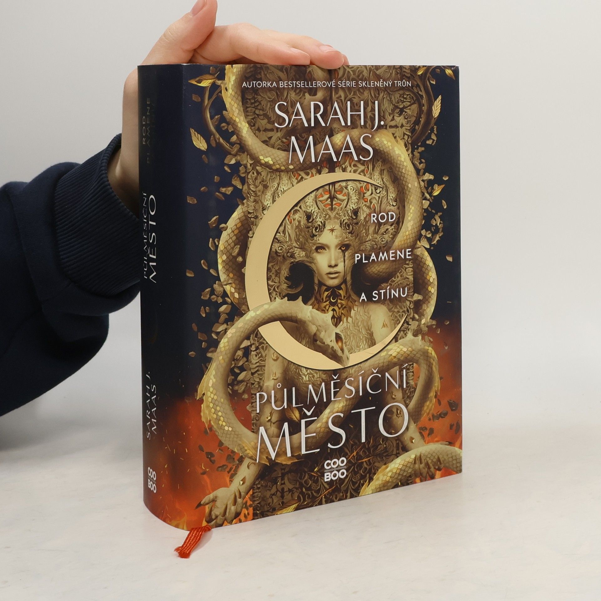 Sarah J. Maas Půlměsíční město. Rod plamene a stínu