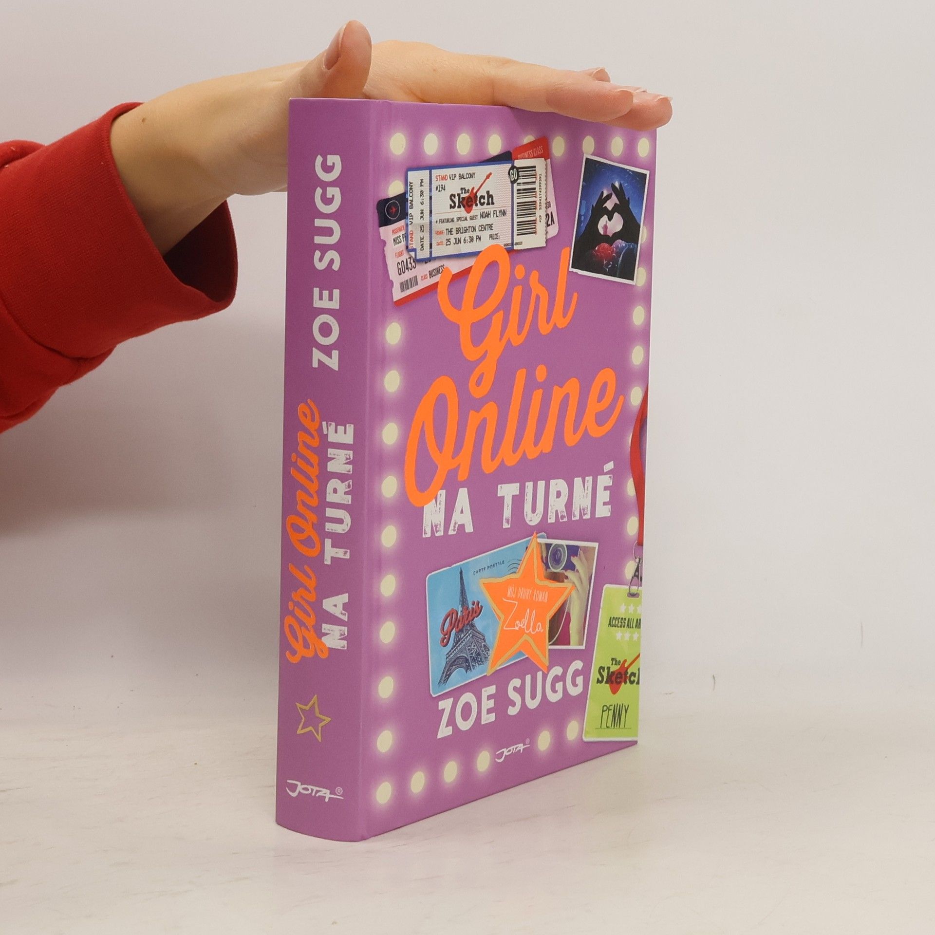 Zoe Sugg Girl Online na turné