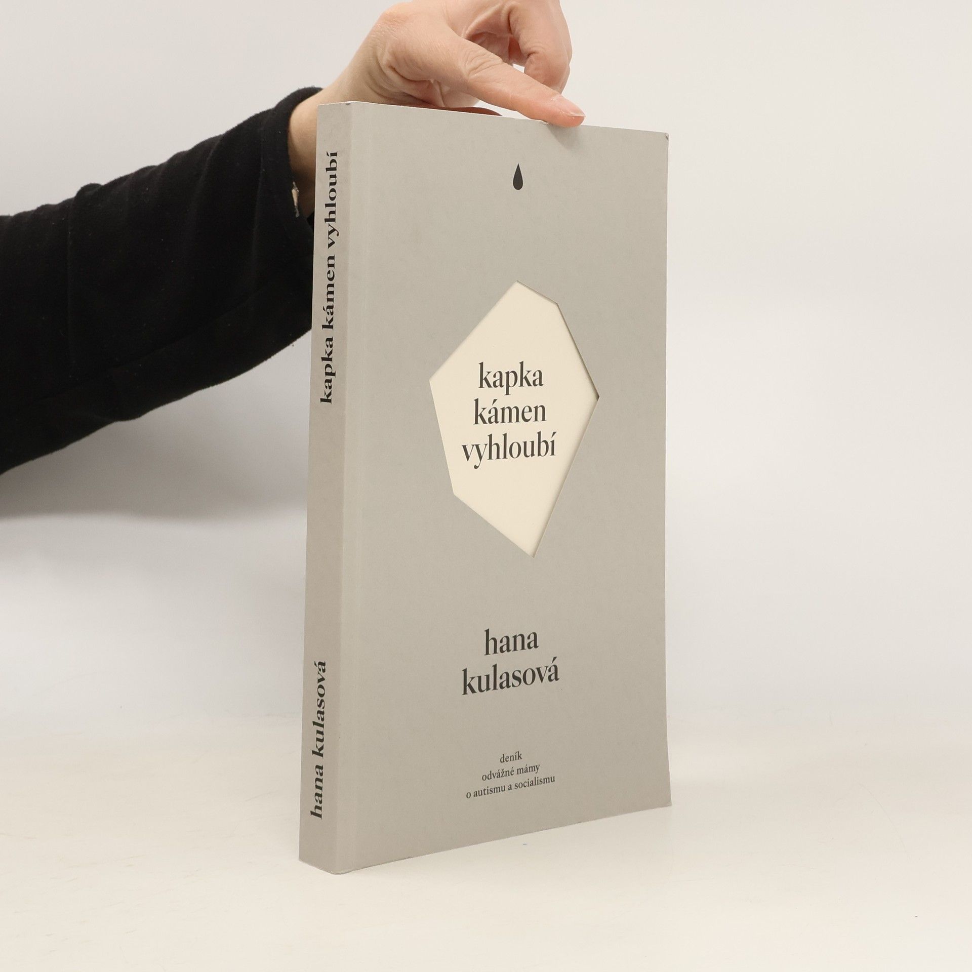 Hana Kulasová Kapka kámen vyhloubí