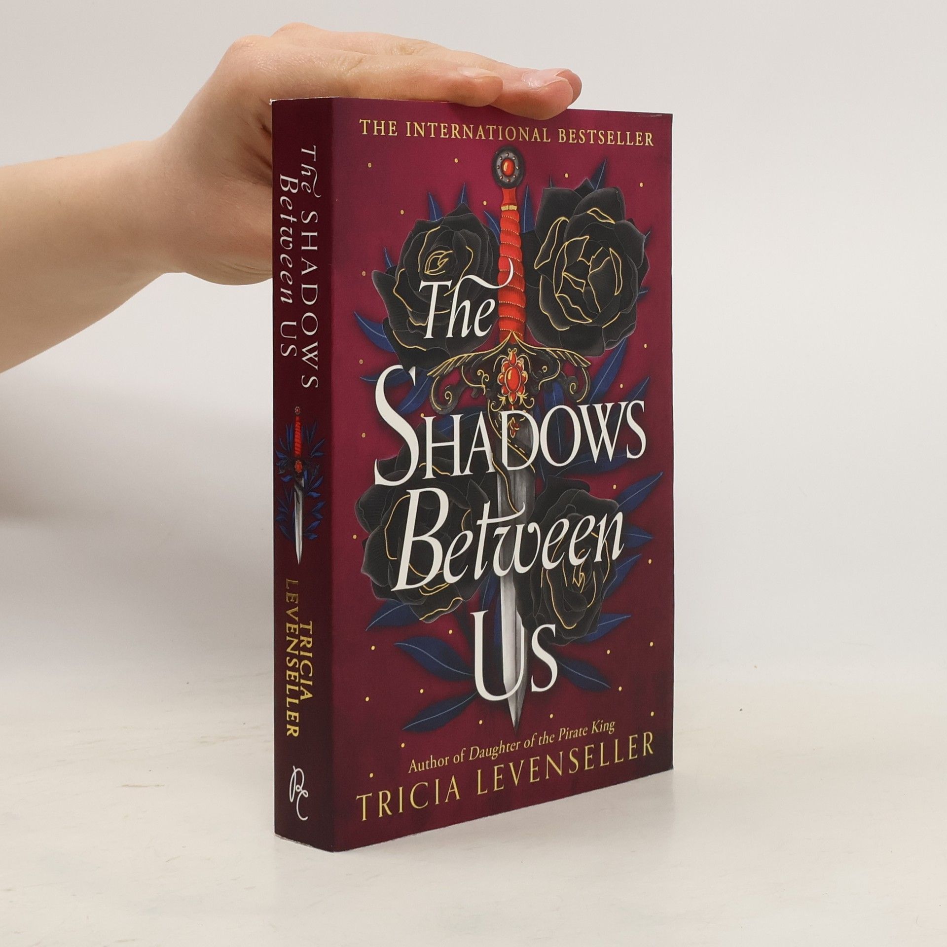 Tricia Levenseller The Shadows Between Us