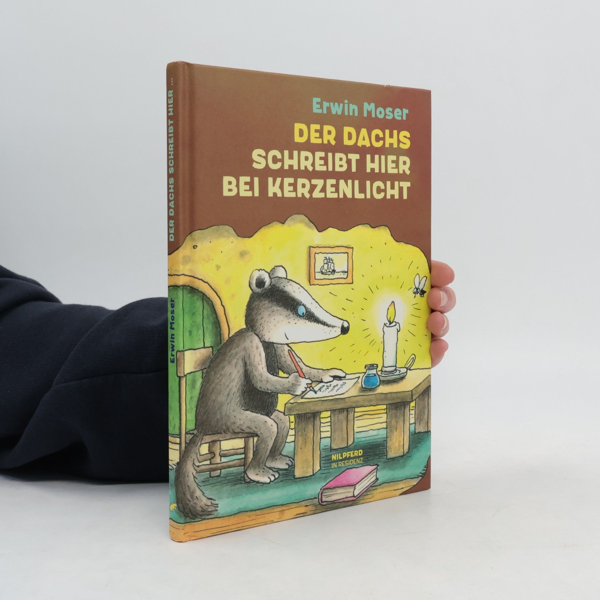 Erwin Moser Der Dachs schreibt hier bei Kerzenlicht