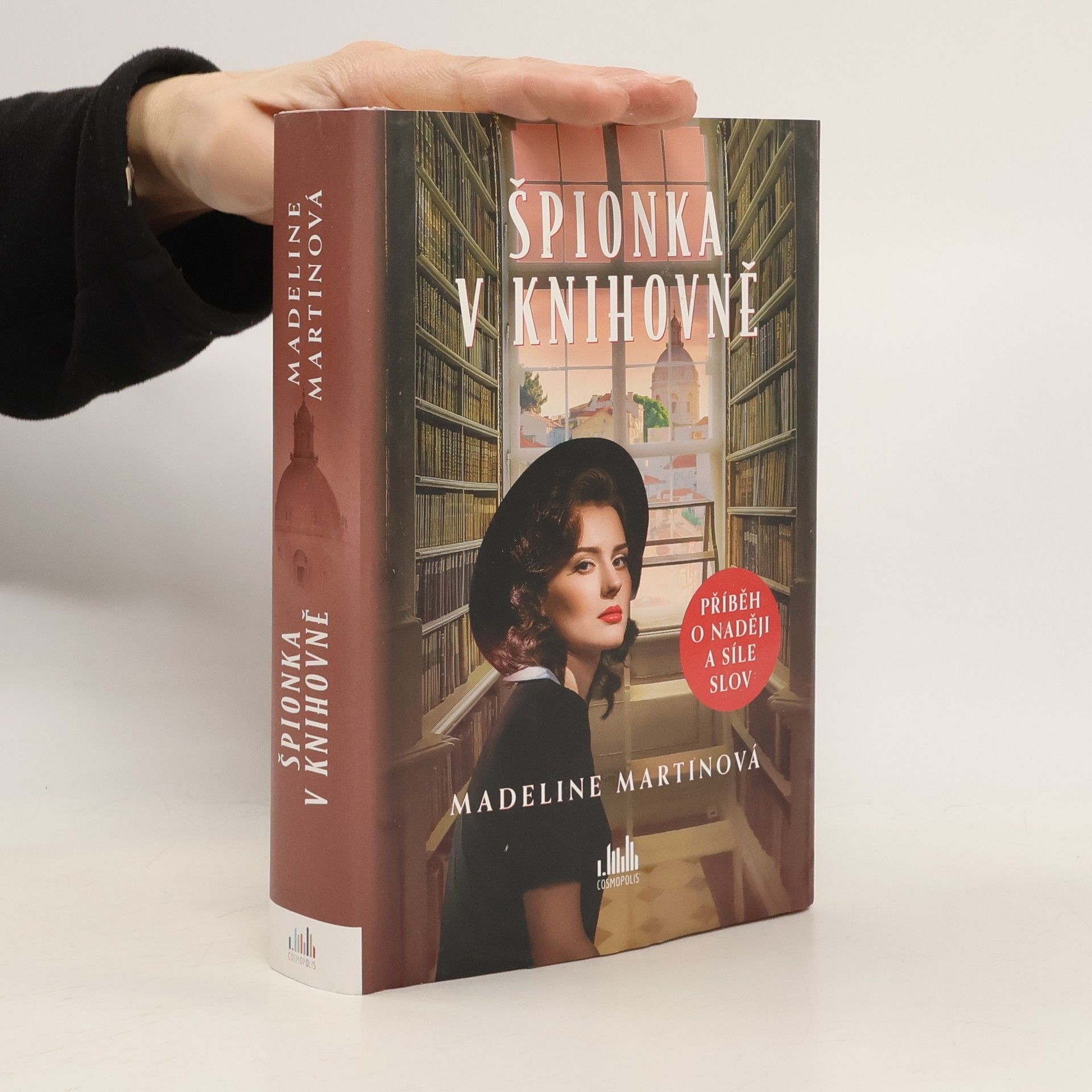 Madeline Martin Špionka v knihovně