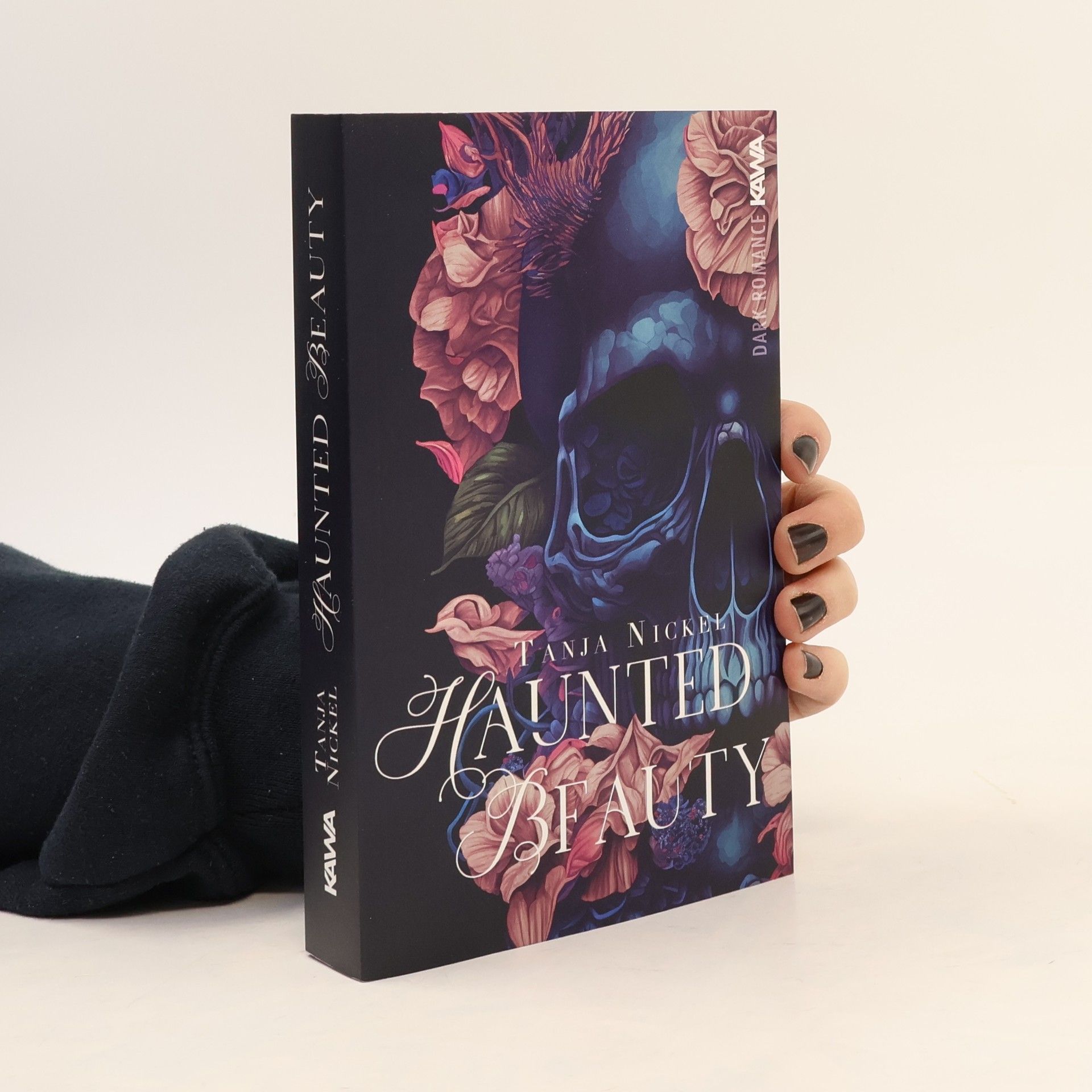 Haunted Beauty. Mit wunderschönem Farbschnitt