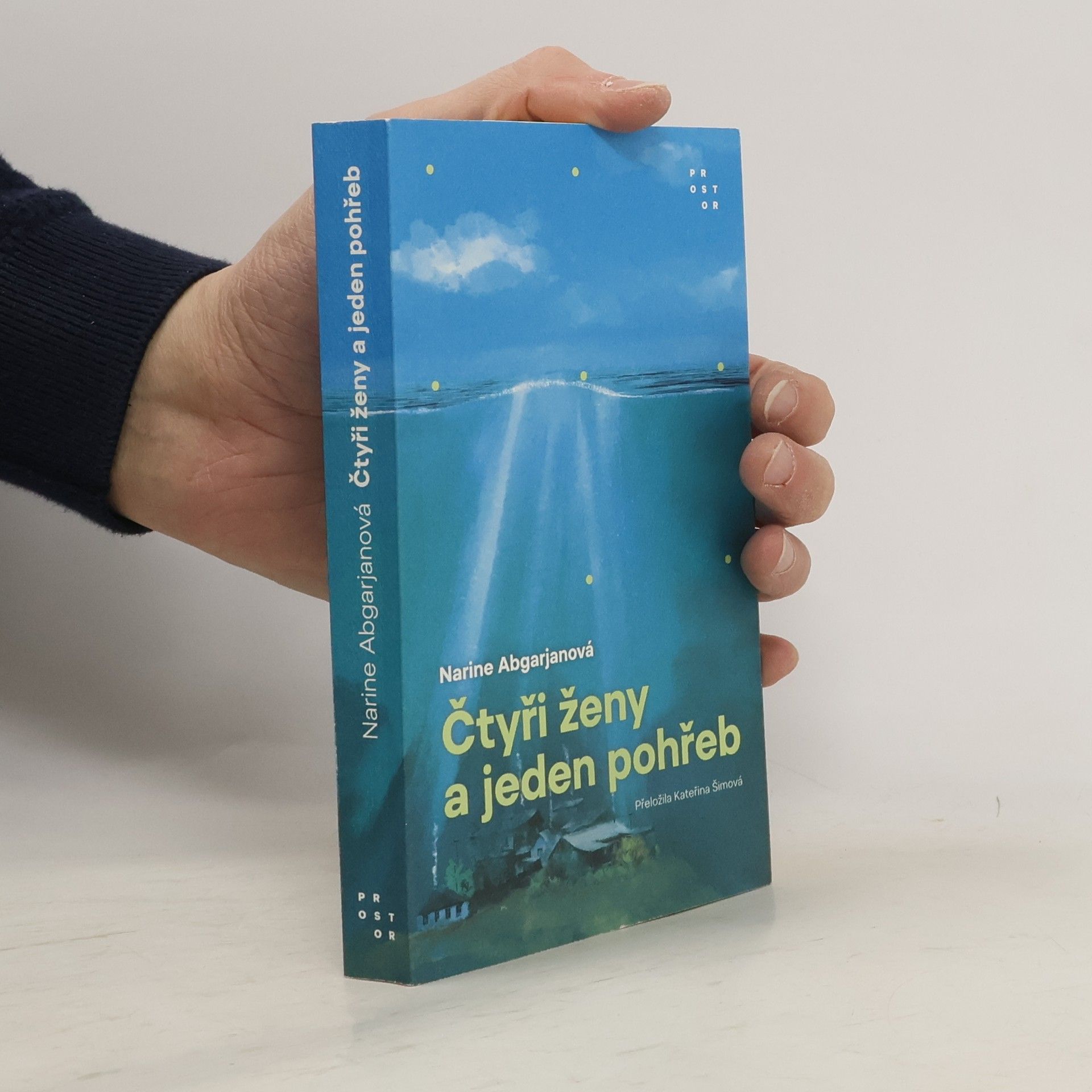 Narine Abgaryan Čtyři ženy a jeden pohřeb