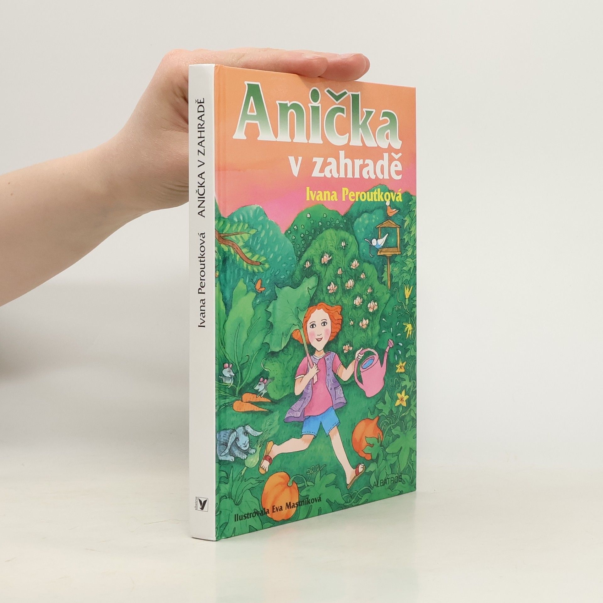 Ivana Peroutková Anička v zahradě
