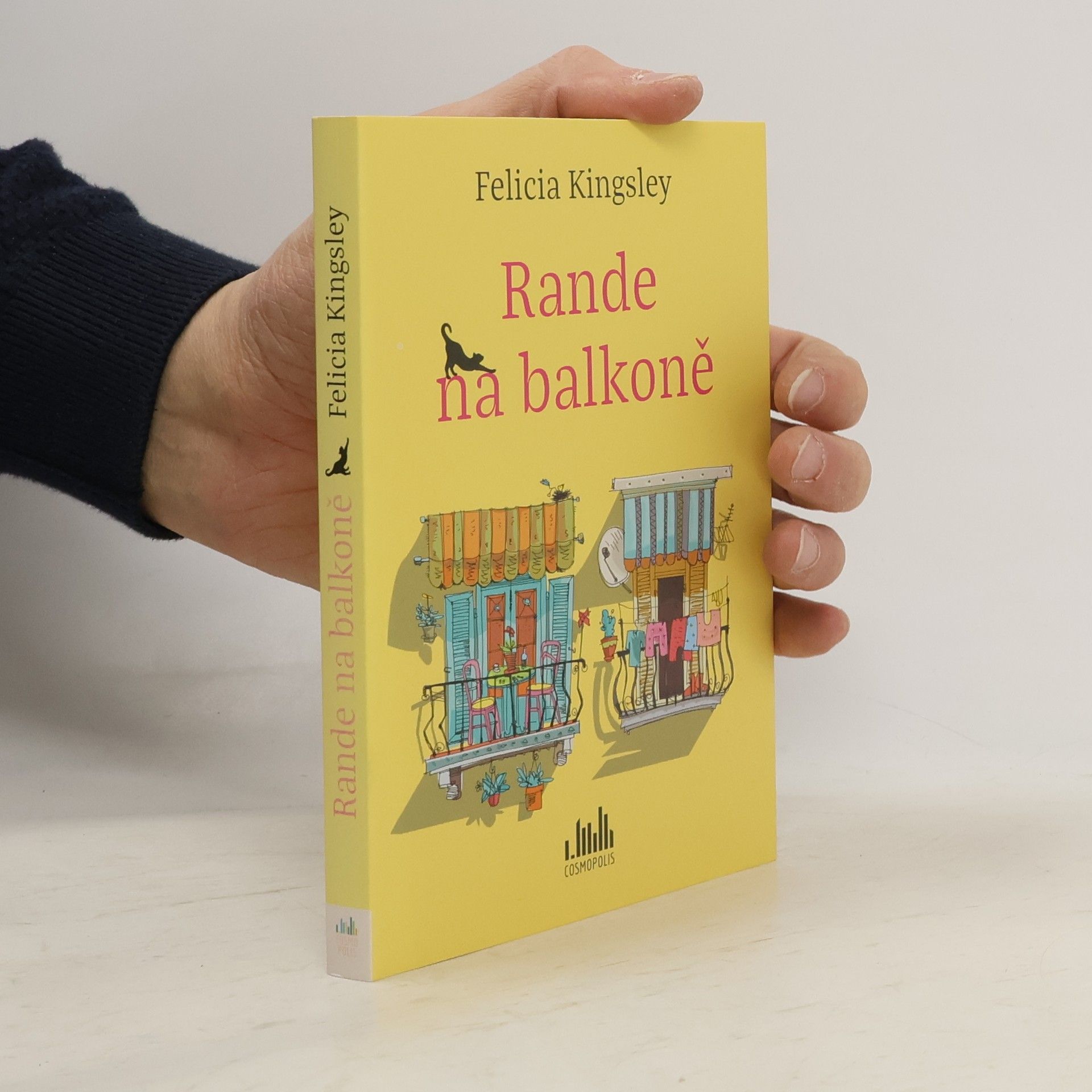 Felicia Kingsley Rande na balkoně