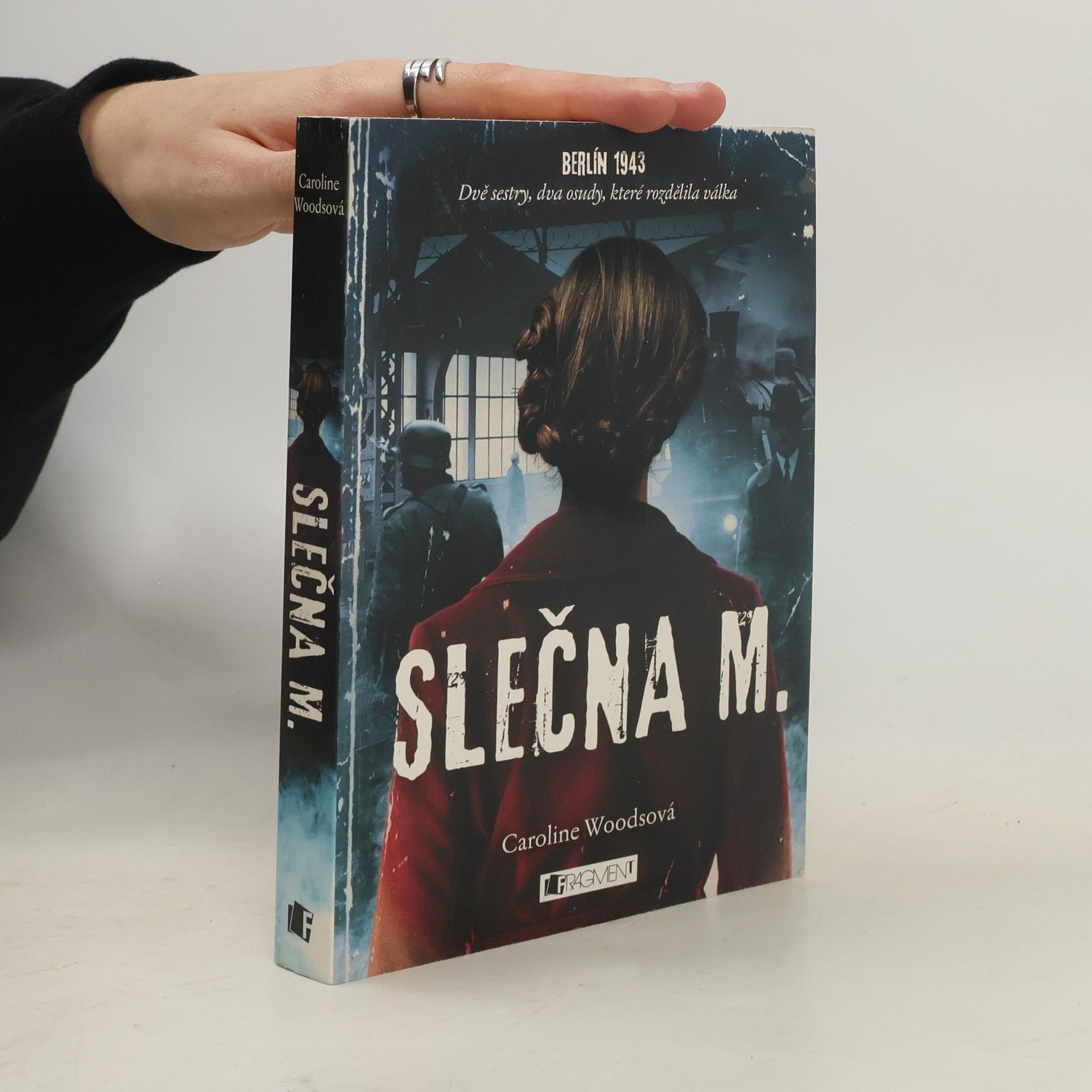Caroline Caroline Courtney Woods Slečna M.