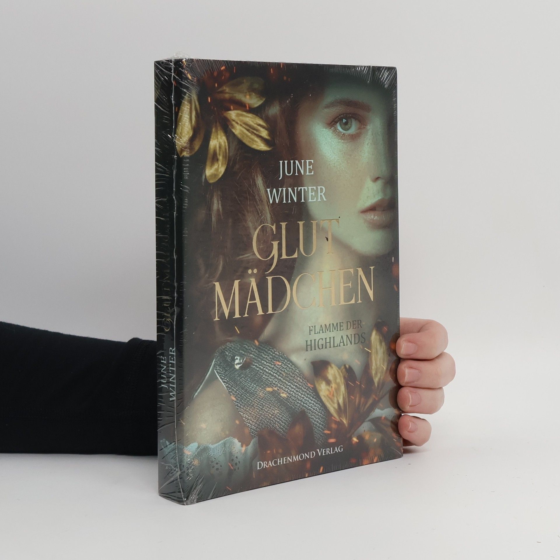 June Winter Glutmädchen