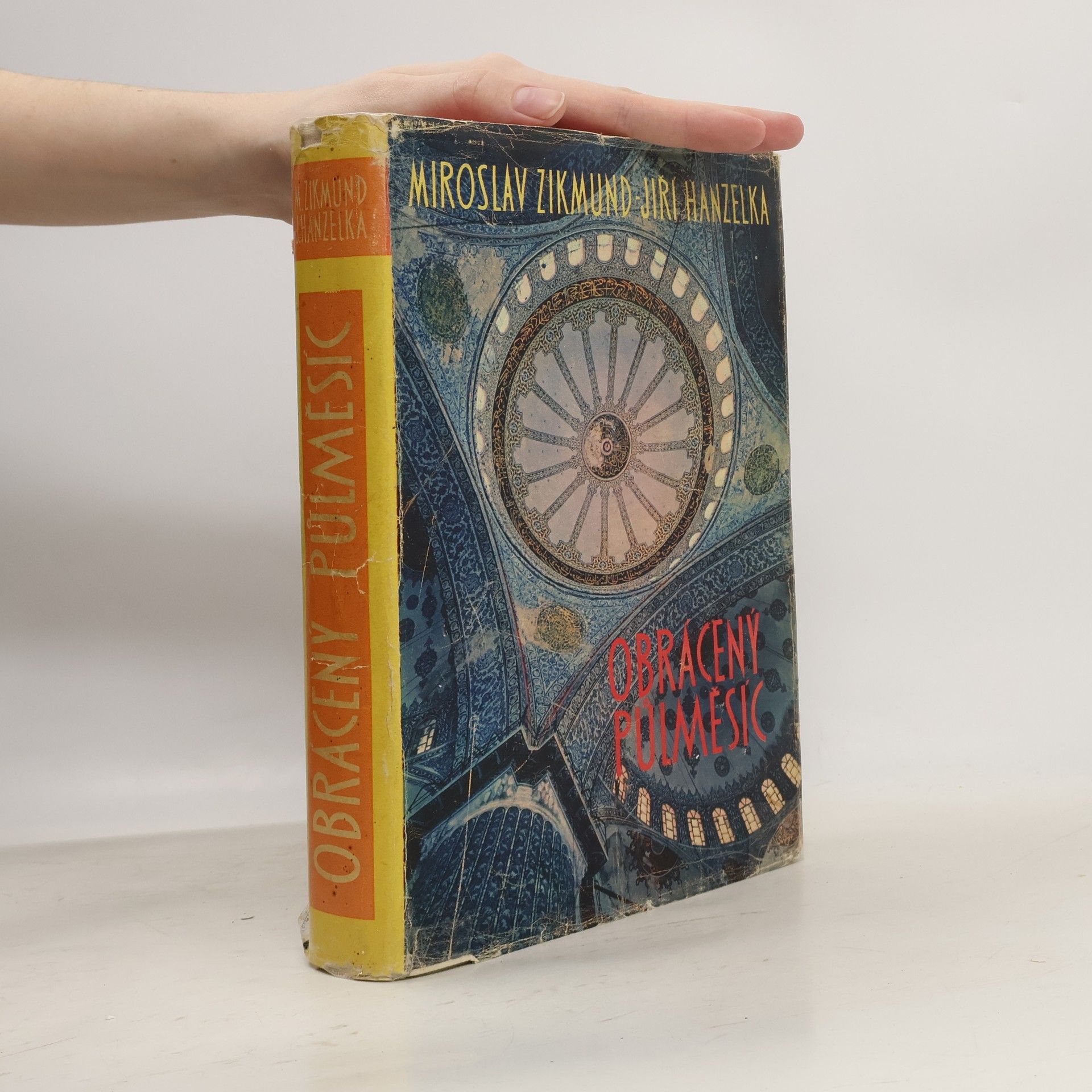 Miroslav Zikmund Obrácený půlměsíc