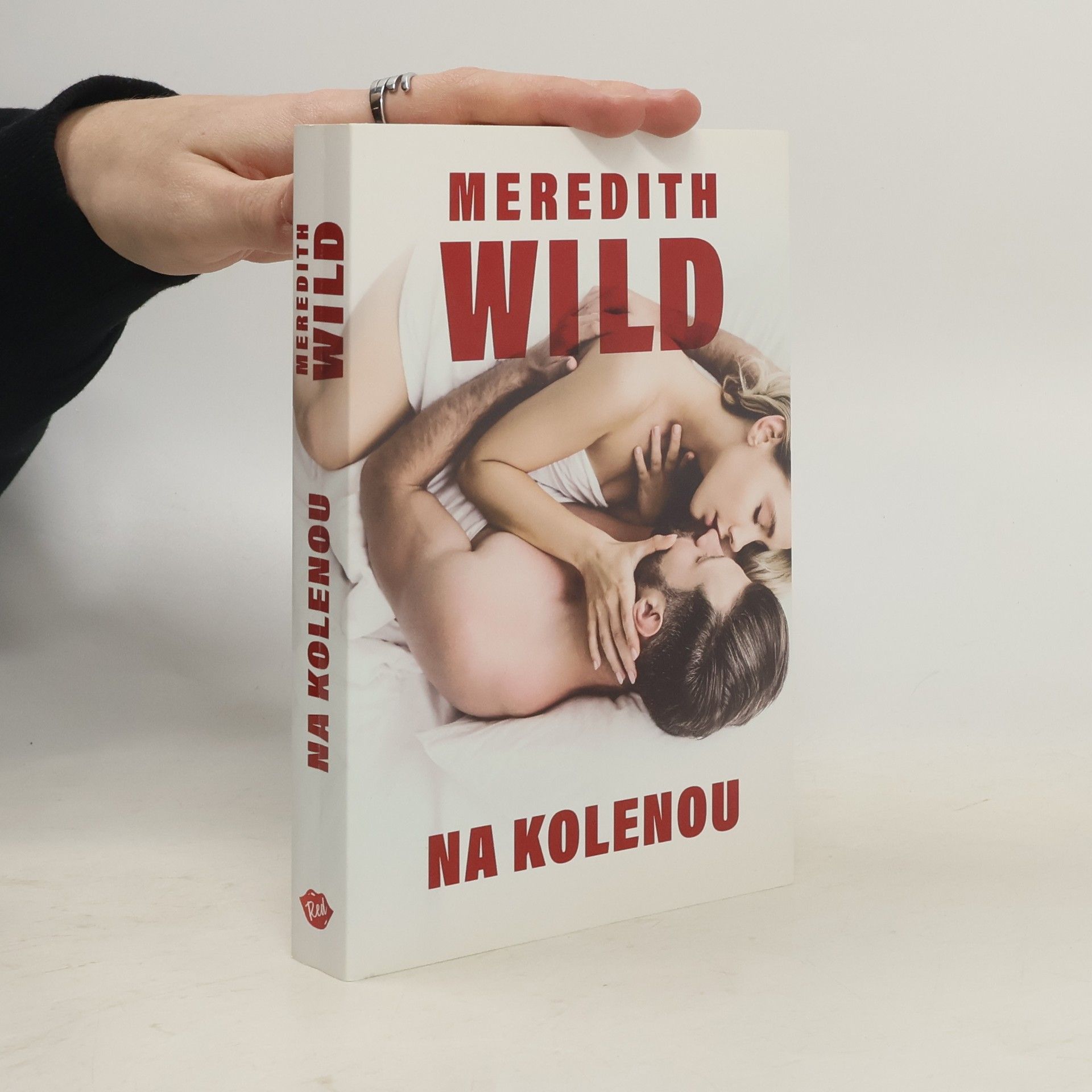 Meredith Wild Na kolenou