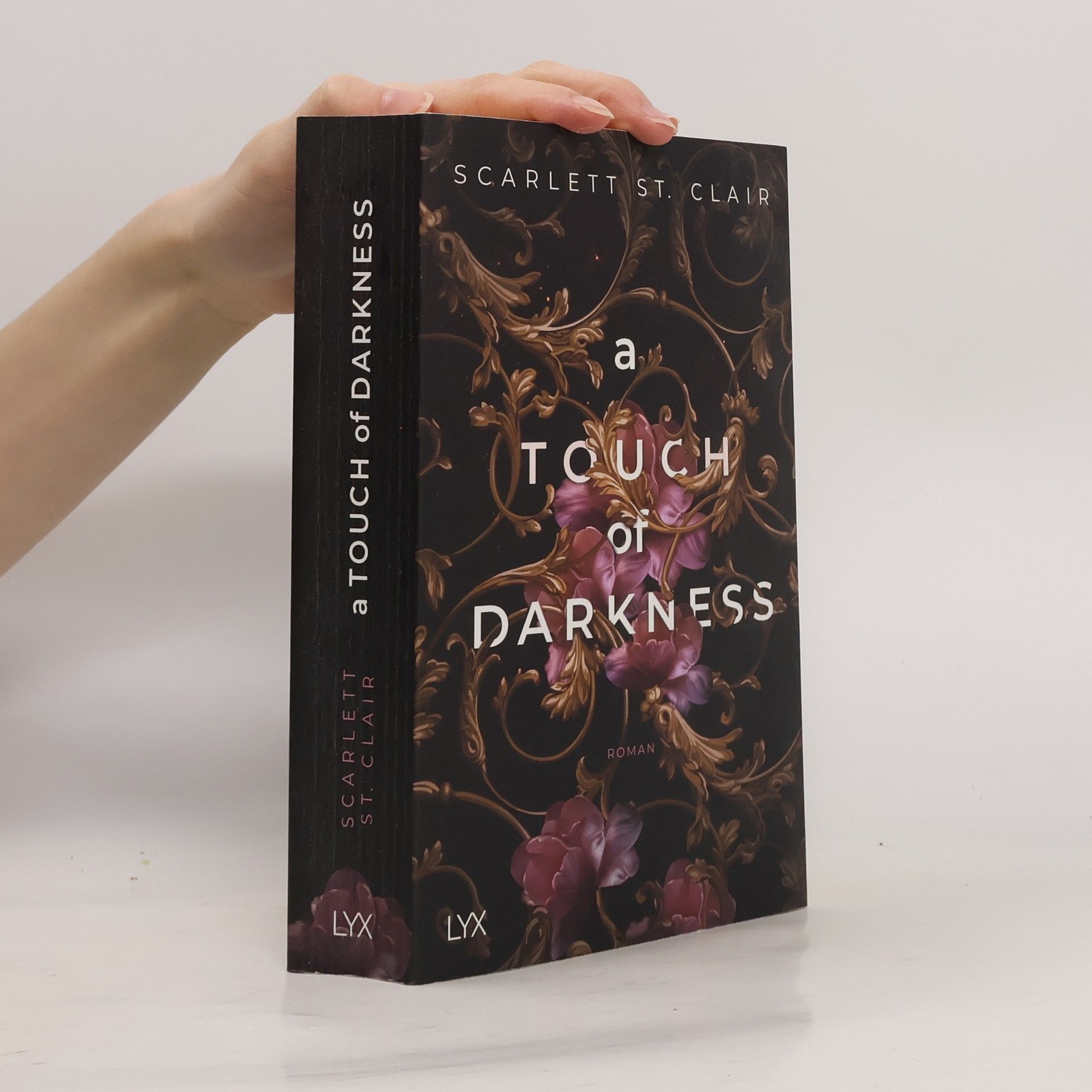 Scarlett St. Clair A Touch of Darkness