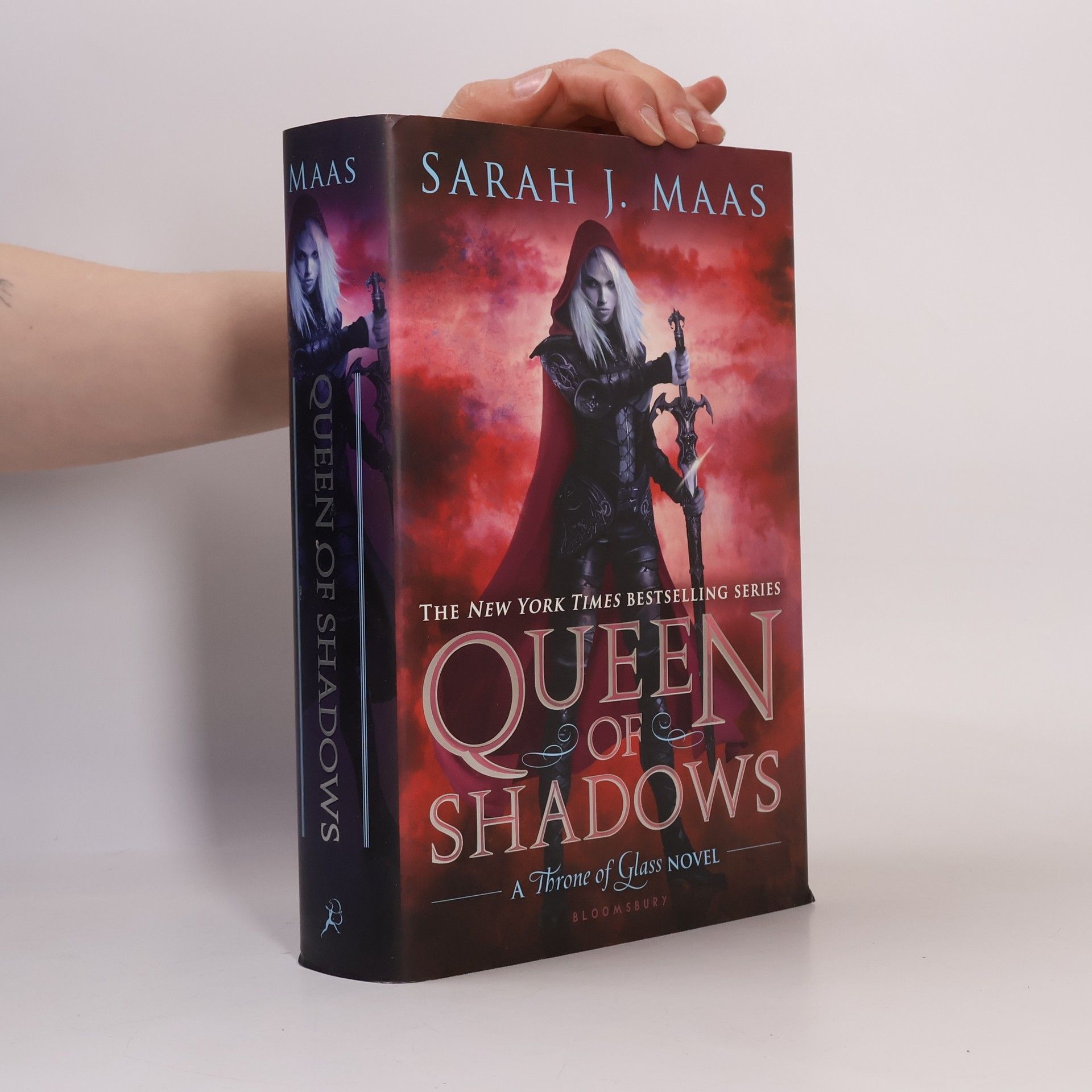 Sarah J. Maas Queen of shadows