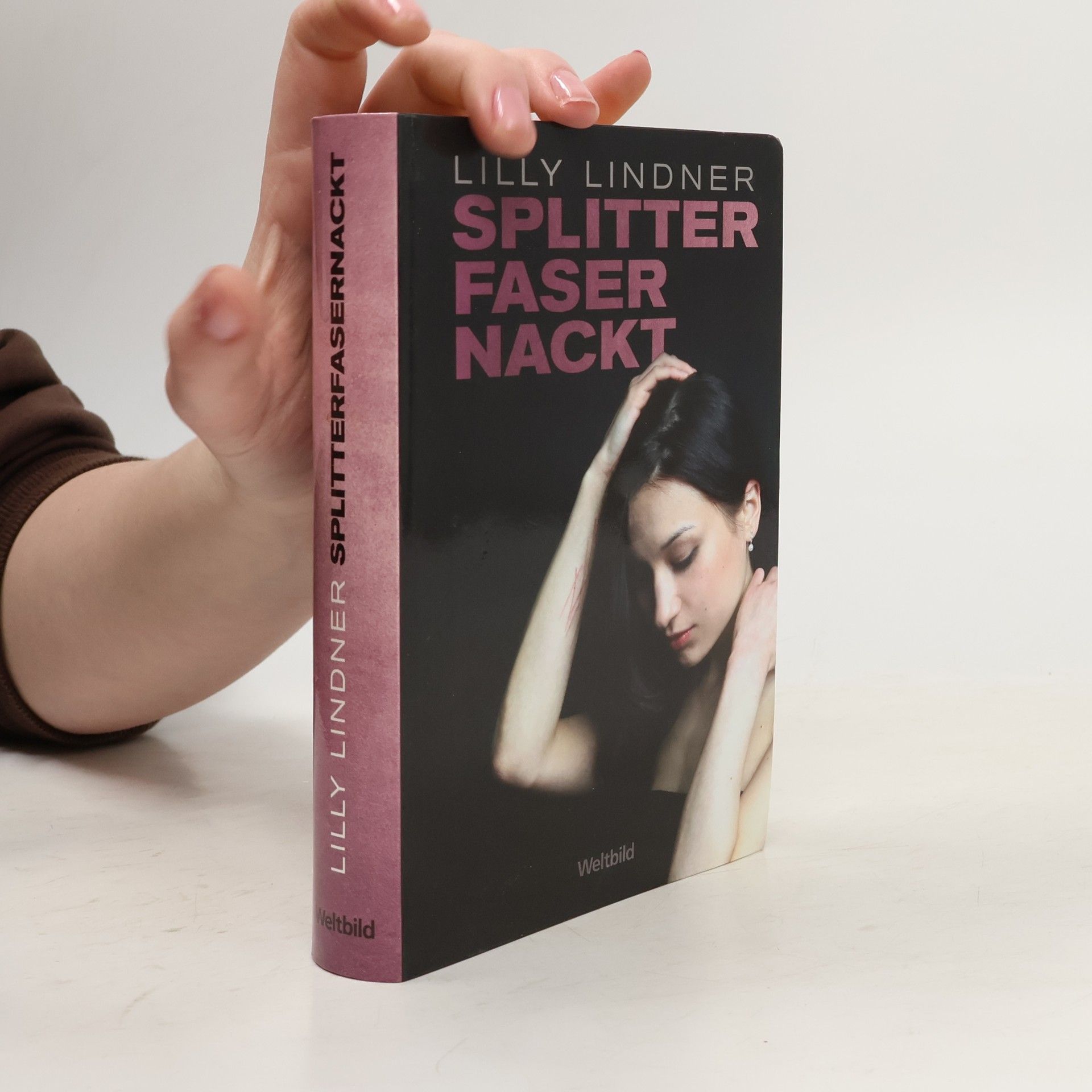 Lilly Lindner Splitterfasernackt