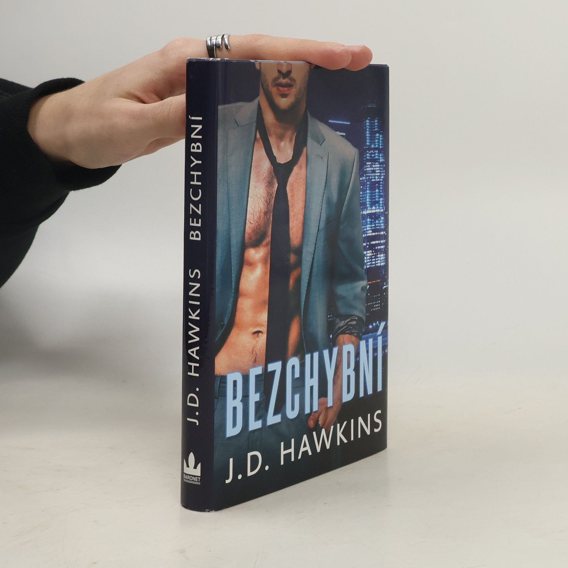 J. D. Hawkins Bezchybní