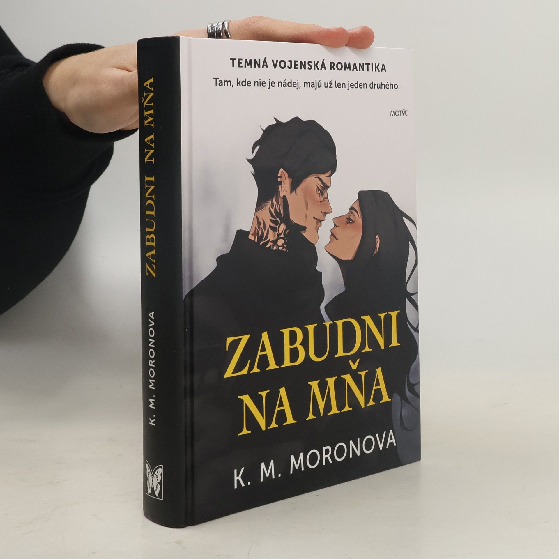 K M Moronova Zabudni na mňa