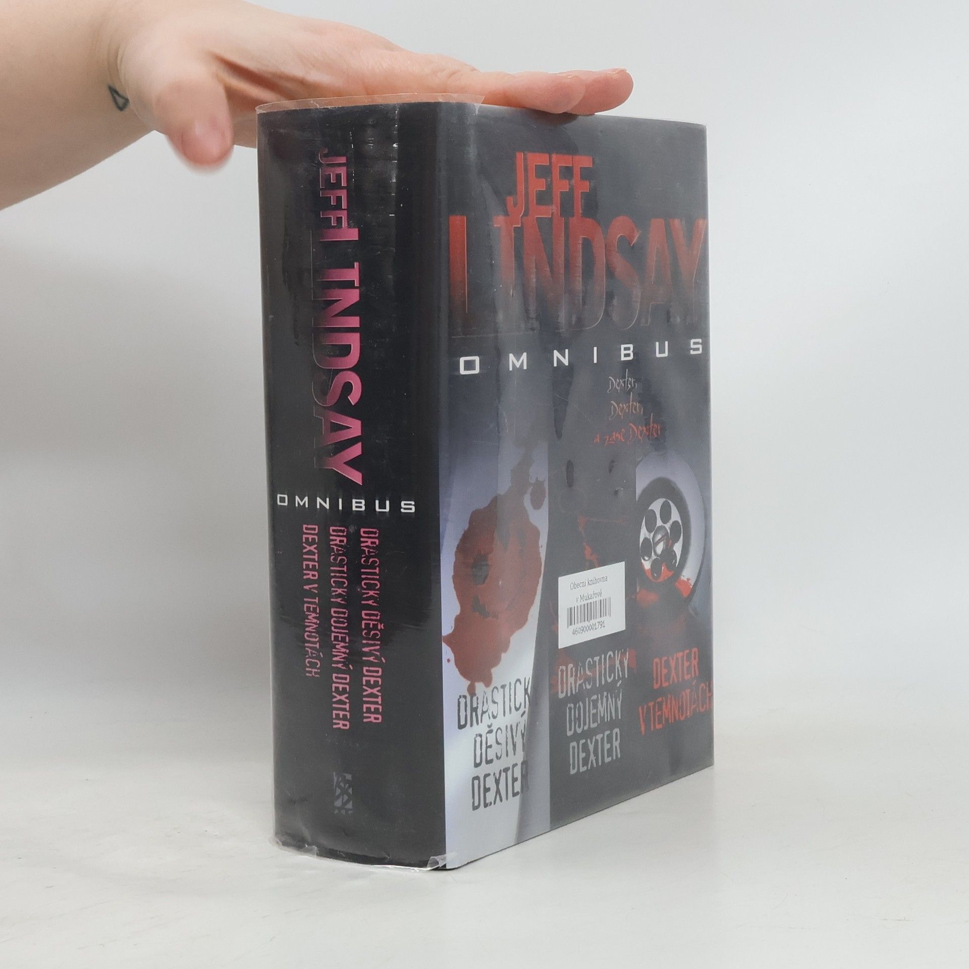 Jeff Lindsay Jeff Lindsay omnibus. V hlavní roli Dexter Morgan
