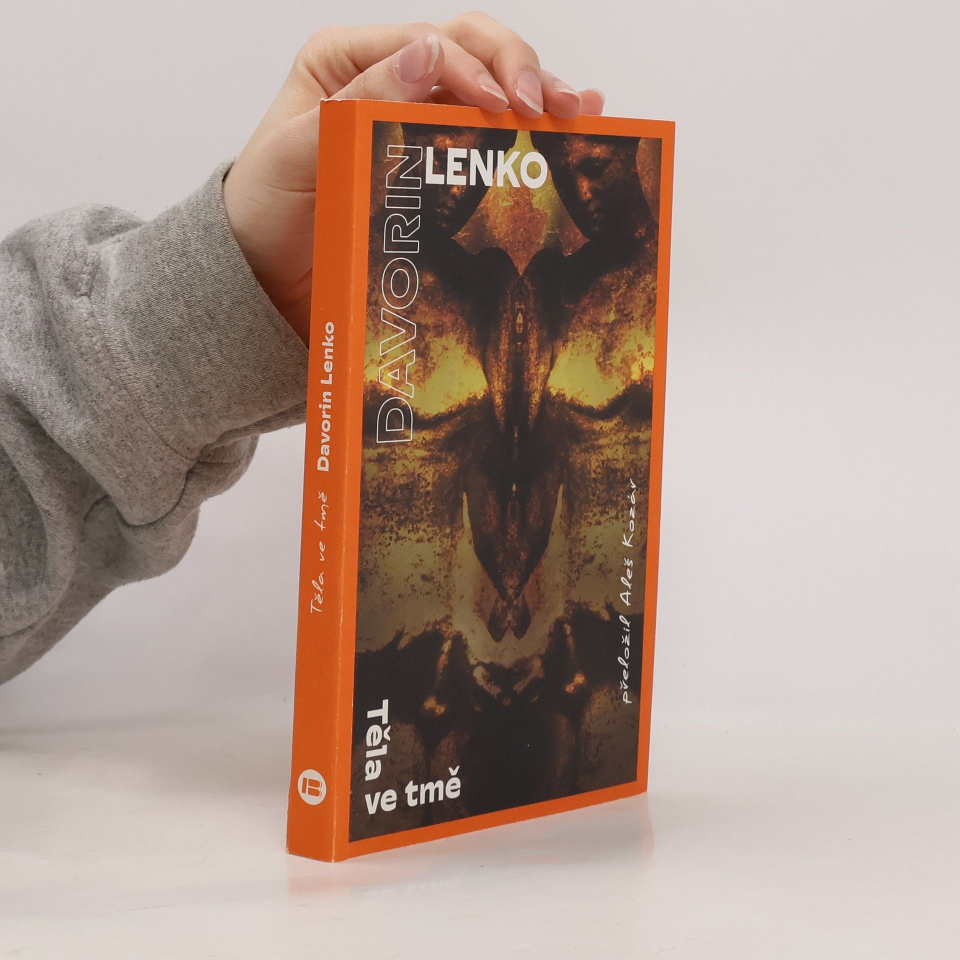 Davorin Lenko Těla ve tmě