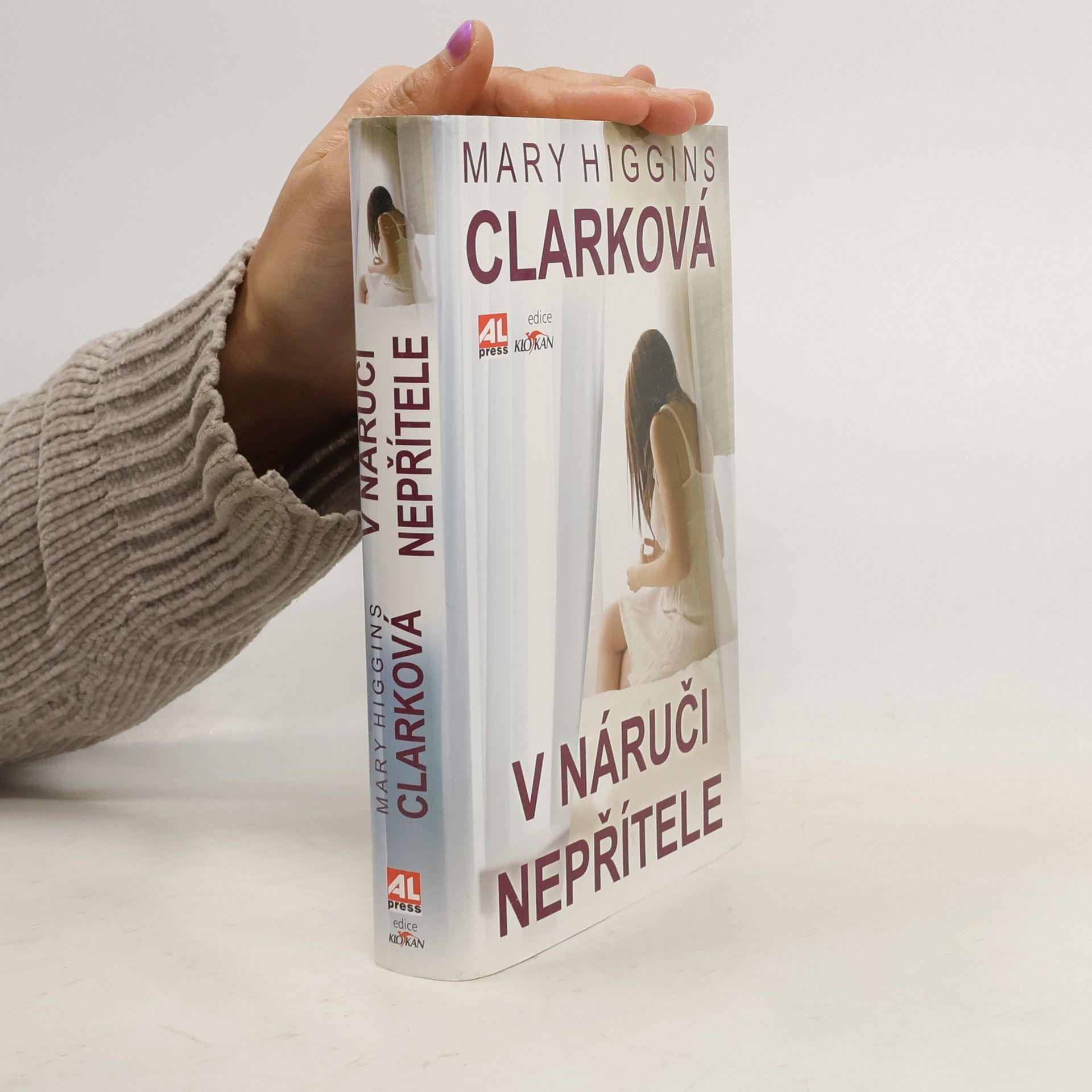 V náruči nepřítele