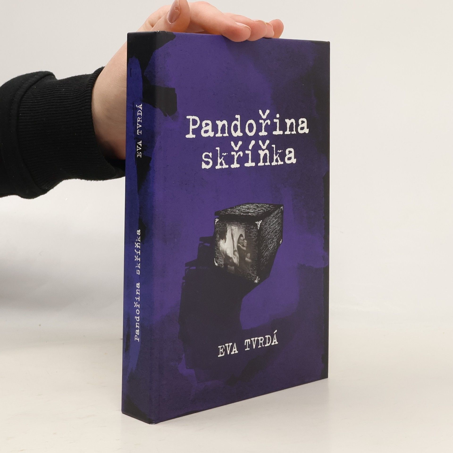 Eva Tvrdá Pandořina skříňka