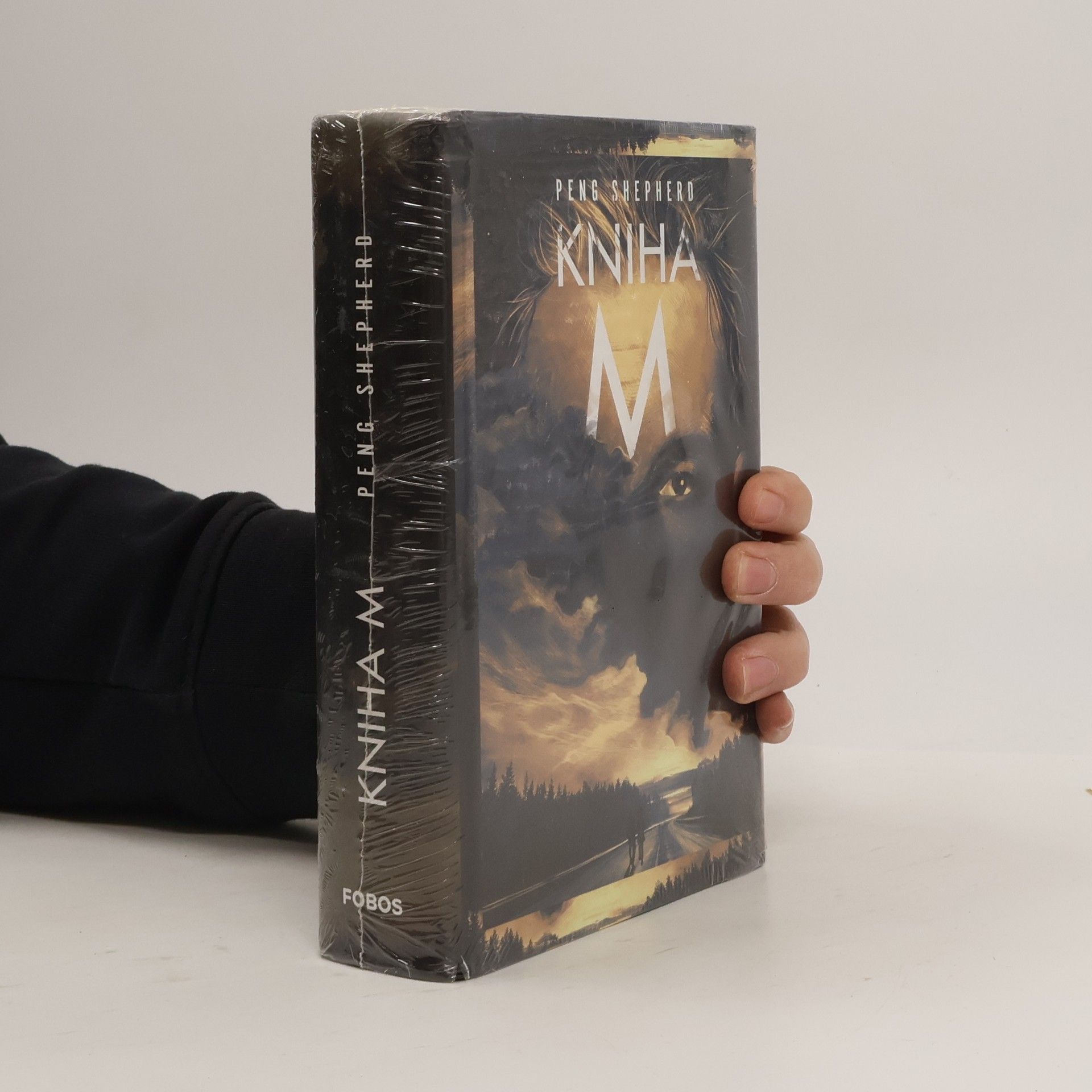 Peng Shepherd Kniha M