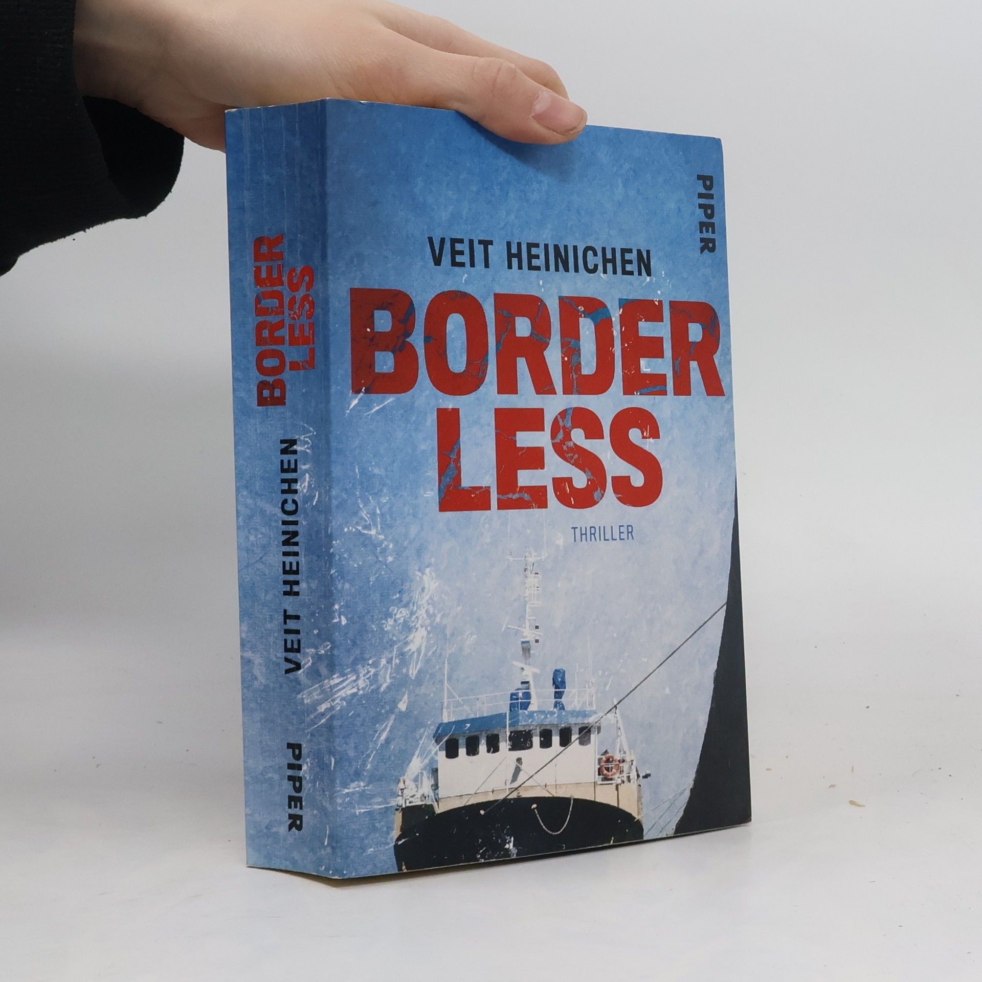 Veit Heinichen Borderless