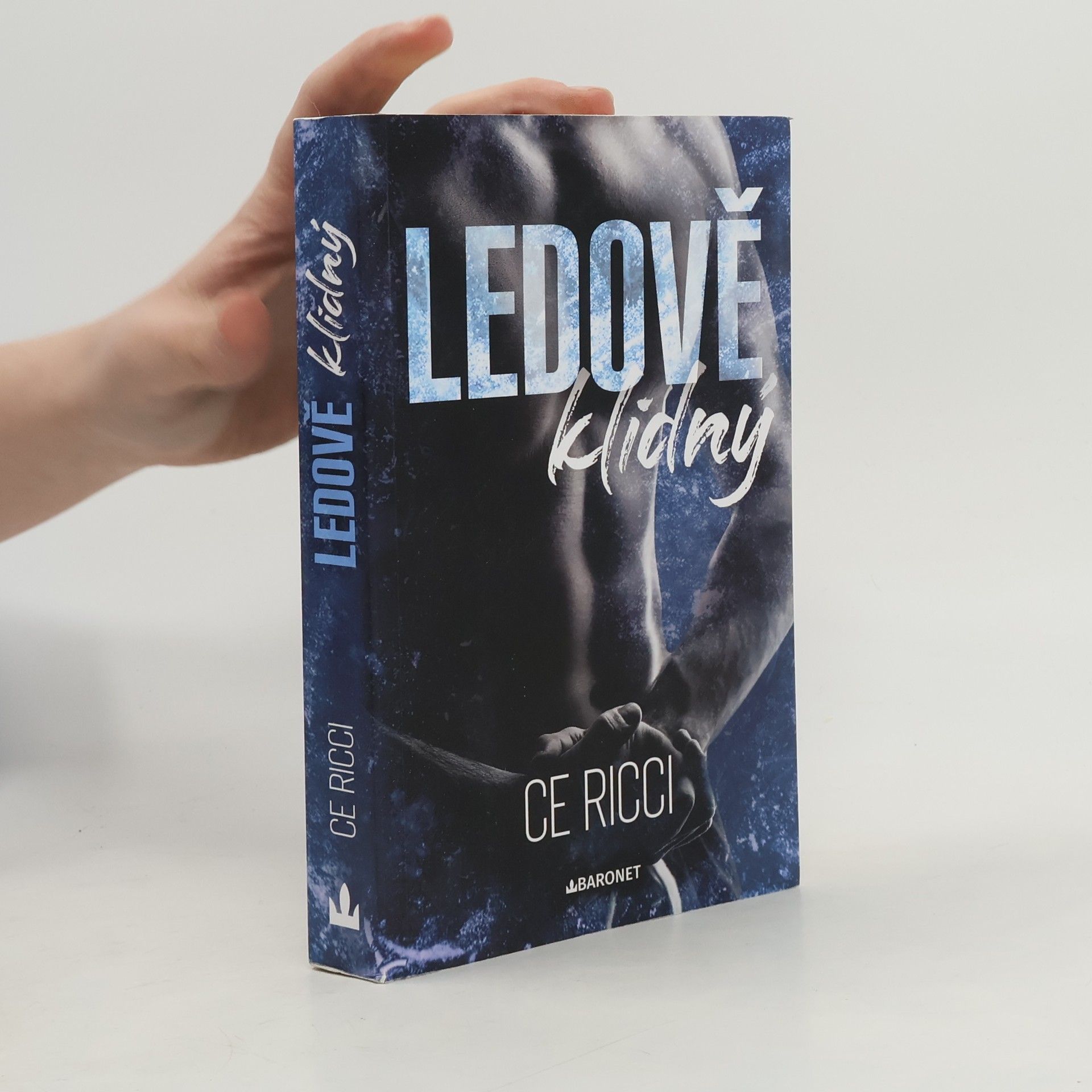 Ce Ricci Ledově klidný