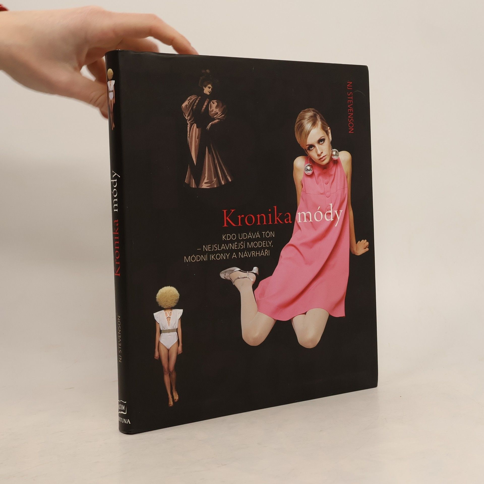 Kronika módy. Kdo udává tón - nejslavnější módní ikony a návrháři