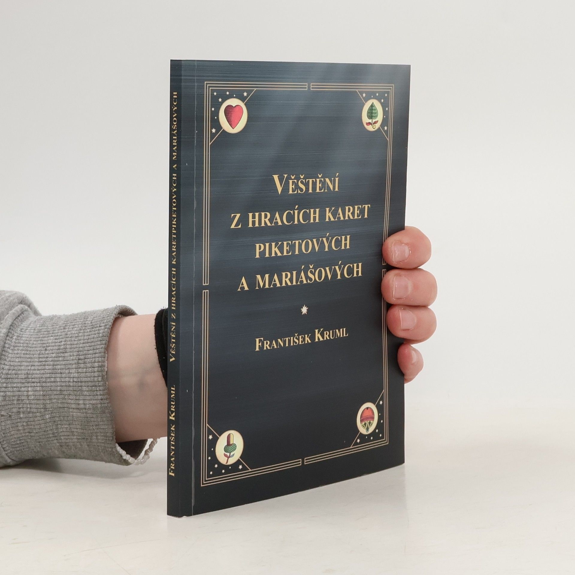 Věštění z hracích karet piketových a mariášových