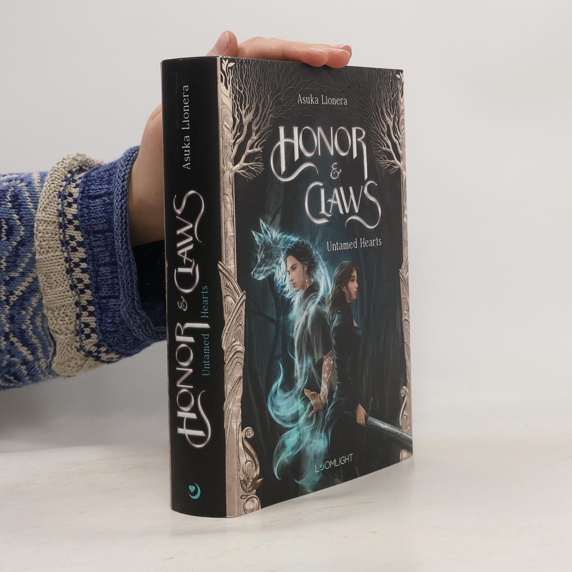 Asuka Lionera Honor & Claws 1: Untamed Hearts