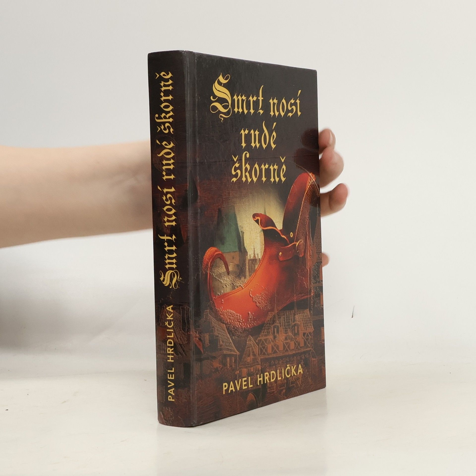 Smrt nosí rudé škorně