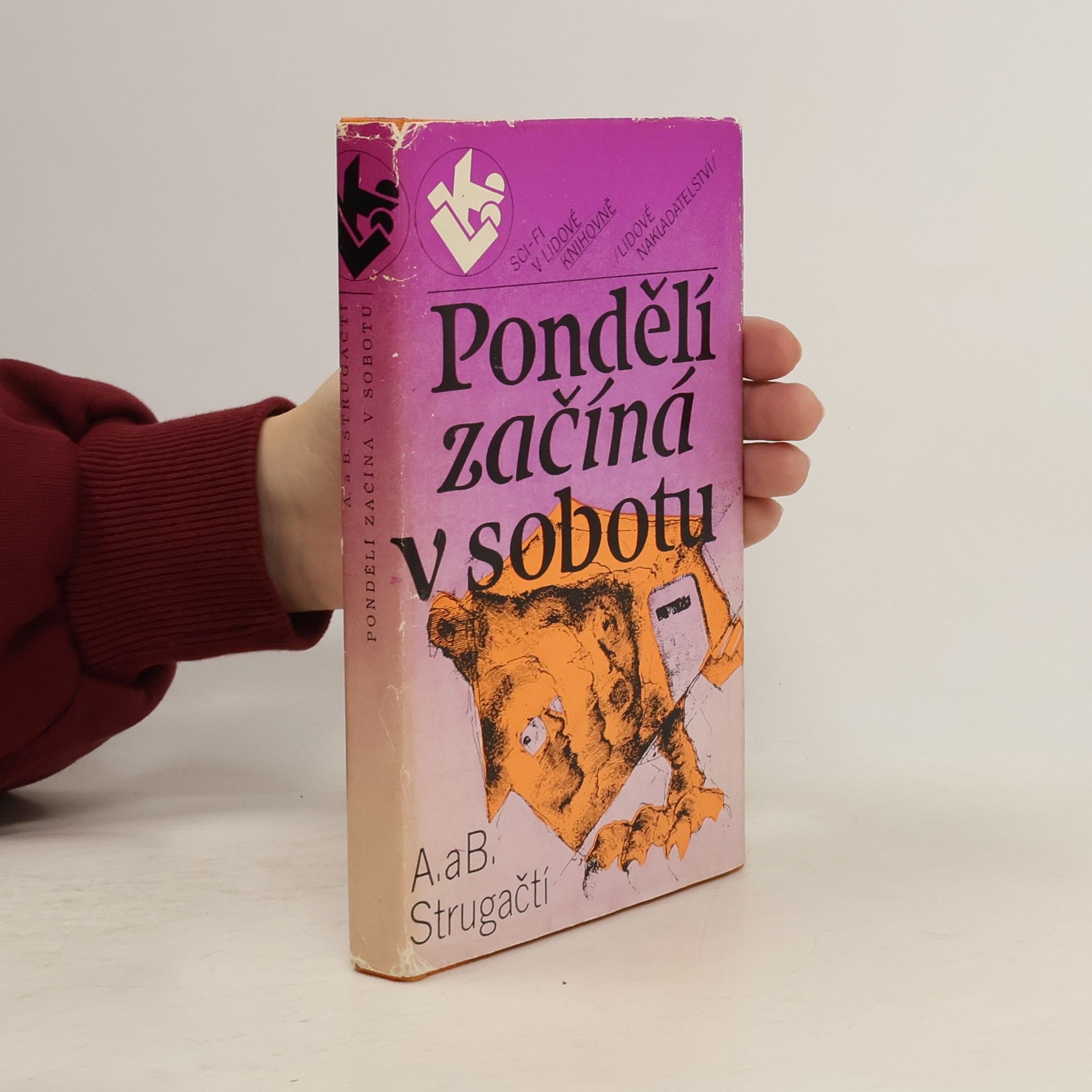 Arkadij Natanovič Strugackij Pondělí začíná v sobotu