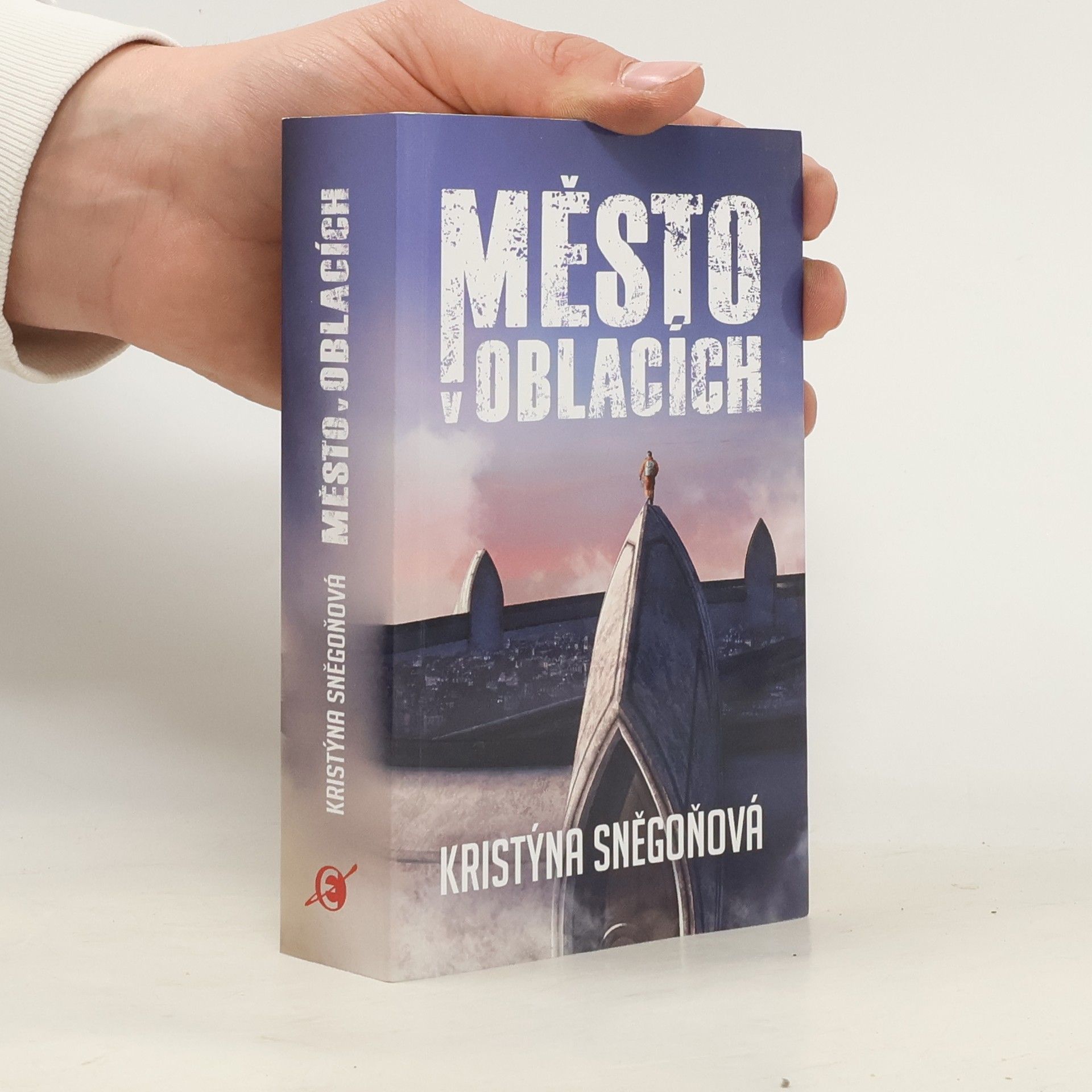 Kristýna Sněgoňová Město v oblacích