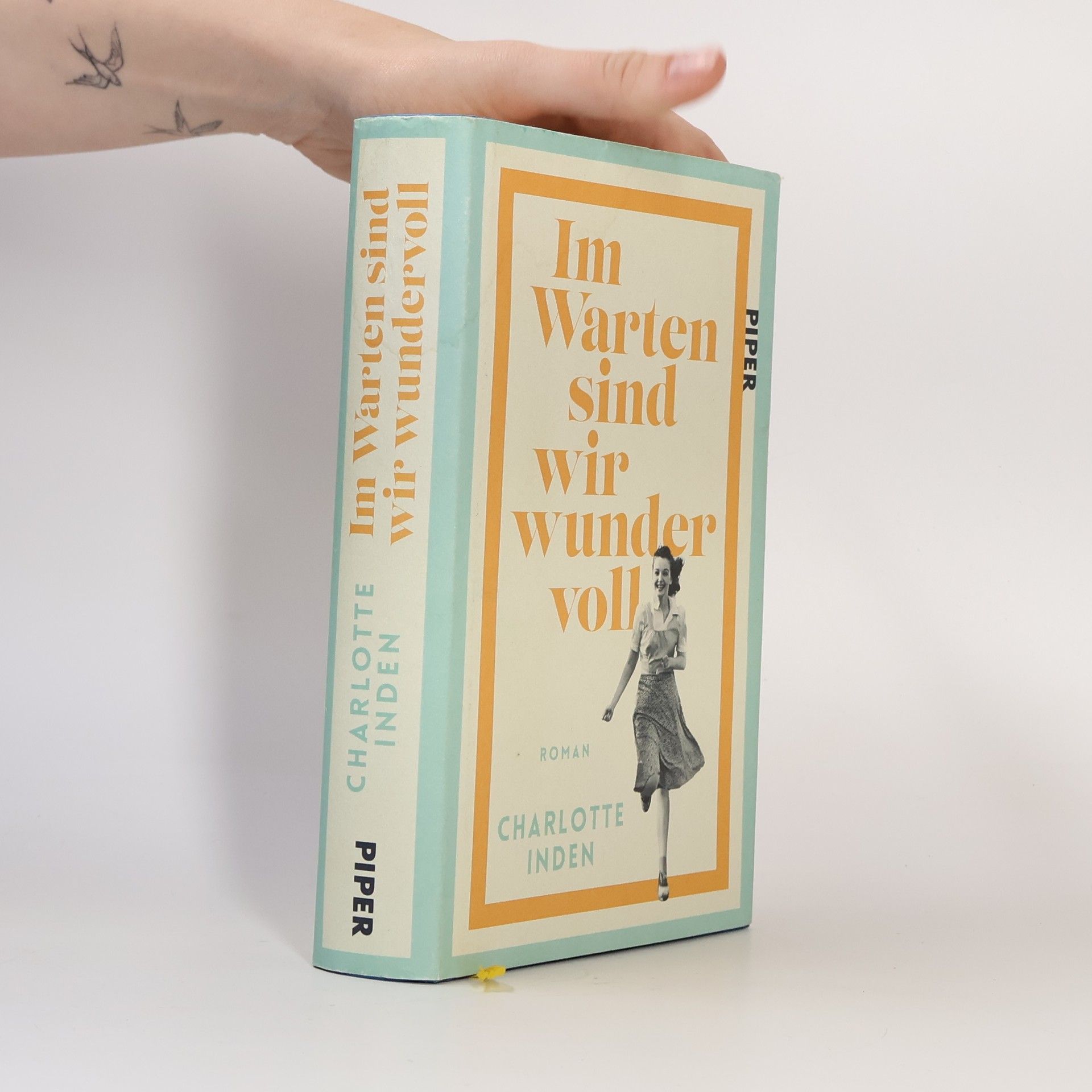 Charlotte Inden Im Warten sind wir wundervoll. Roman | Nach einer wahren Begebenheit | Geschichte mitreißend und klug in die Gegenwart geholt für Fans von Susanne Abel und Bonnie Gamus
