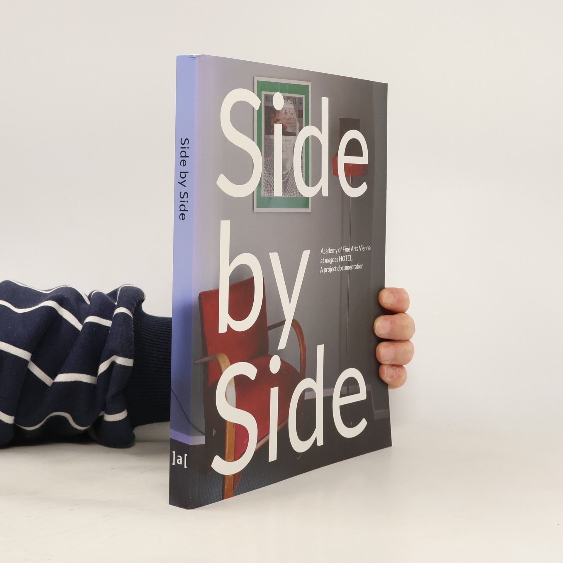 Autores varios Side by Side