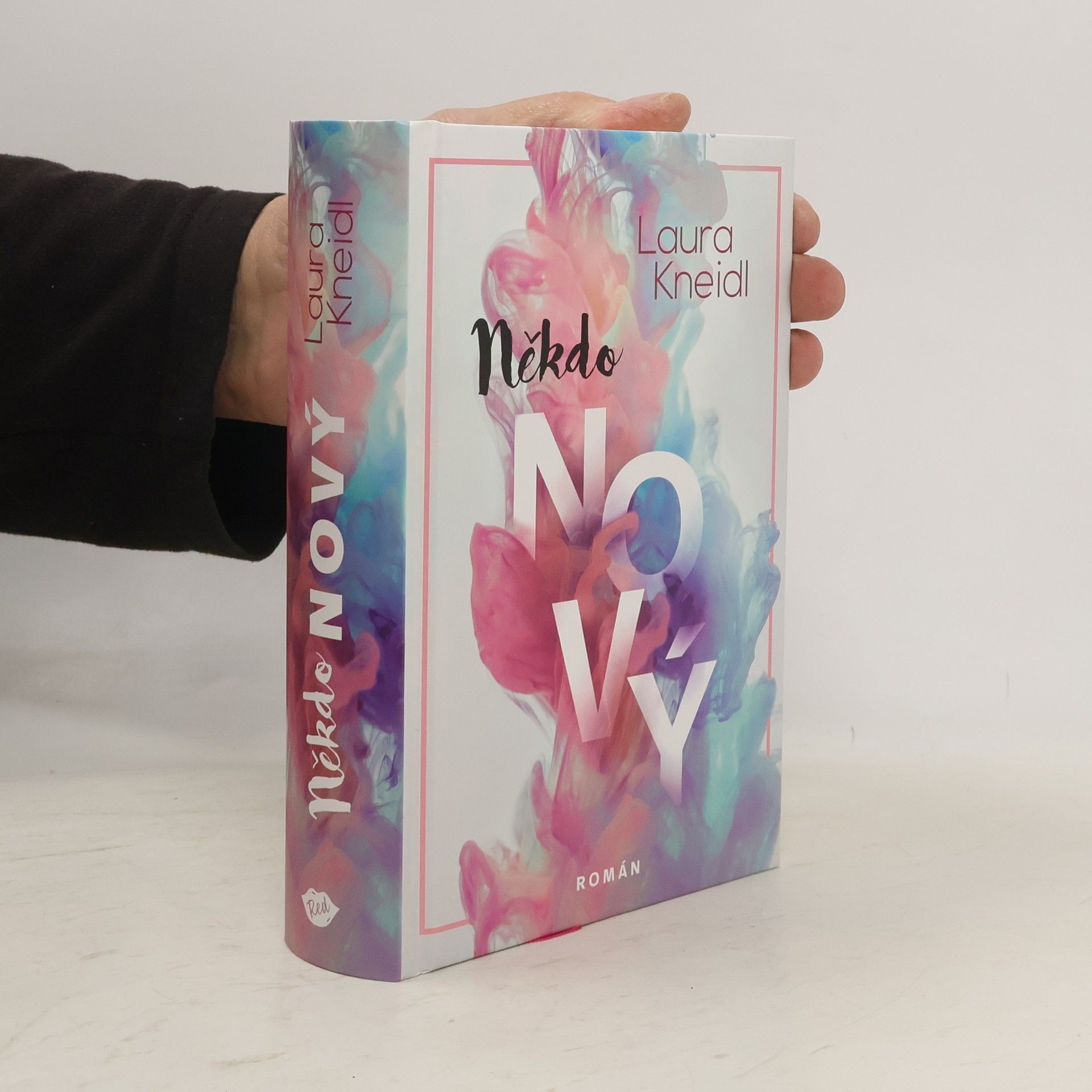 Laura Kneidl Někdo nový