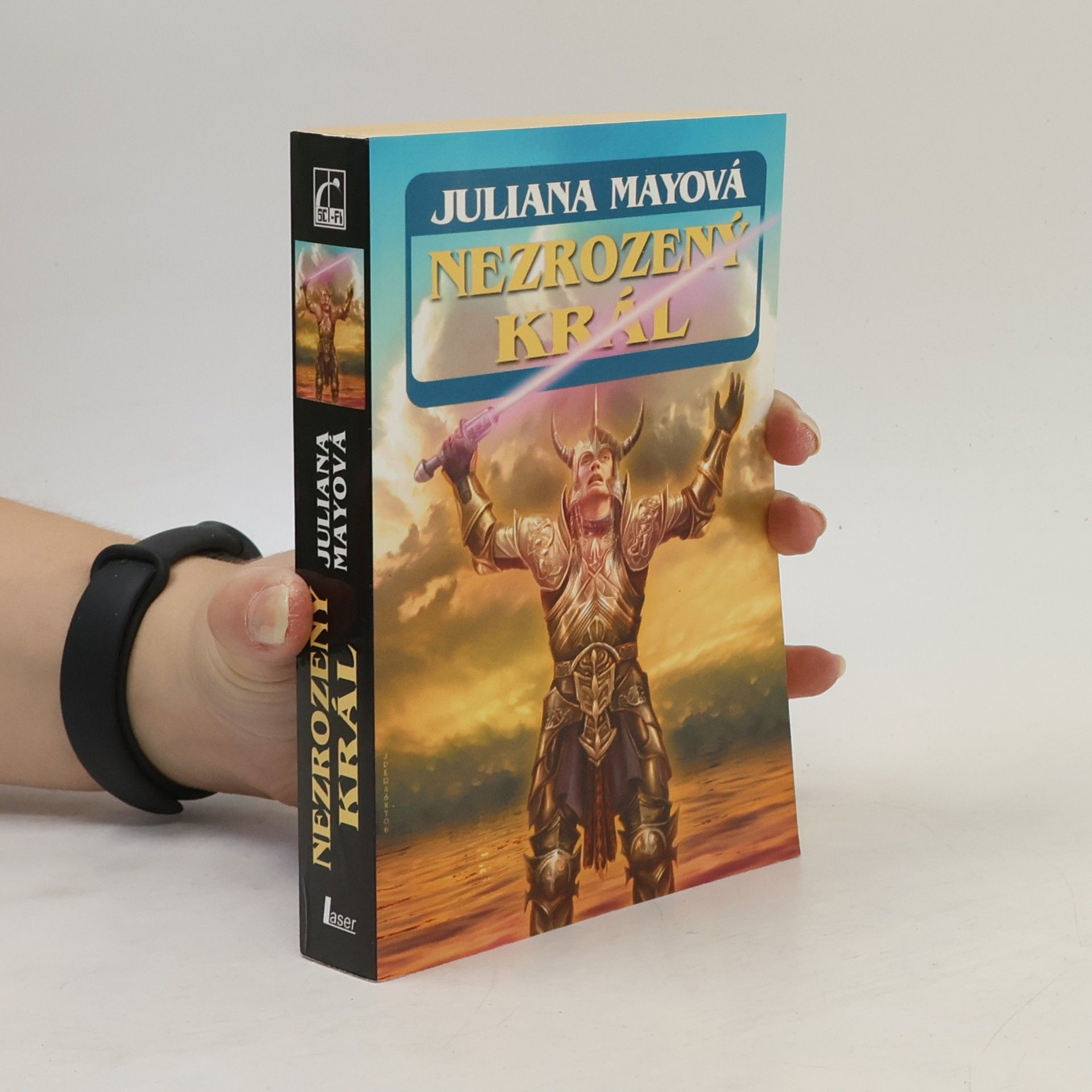 Julian May Nezrozený král