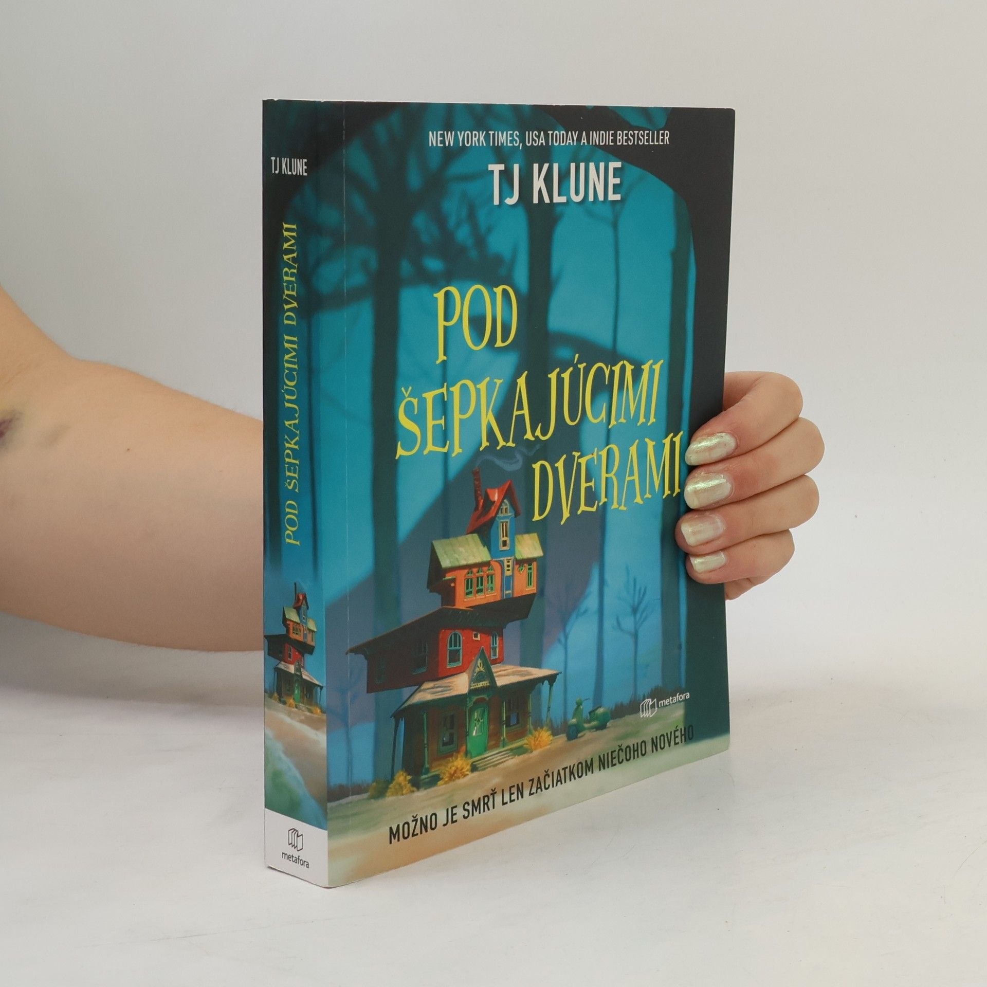 TJ Klune Pod šepkajúcimi dverami