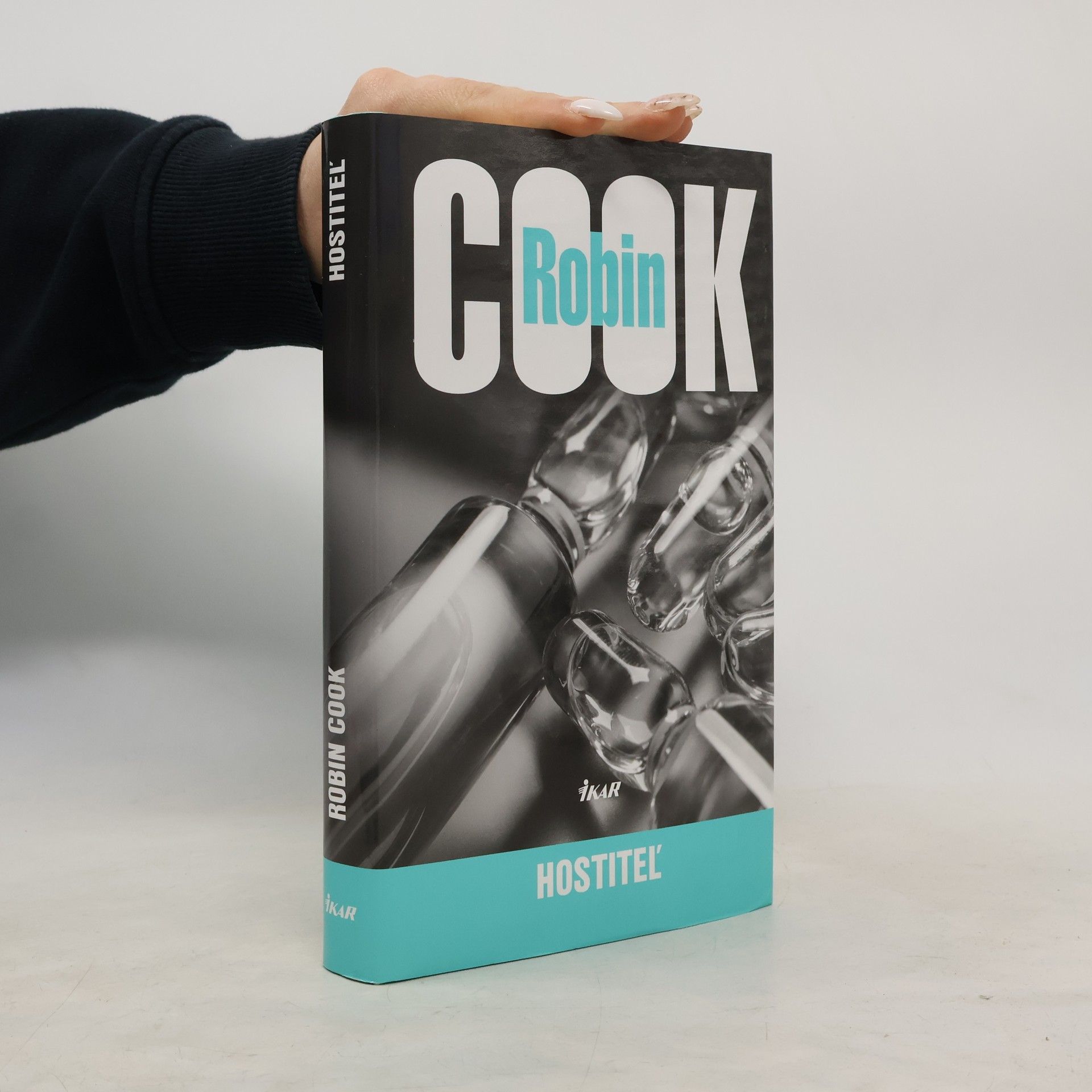 Robin Cook Hostiteľ