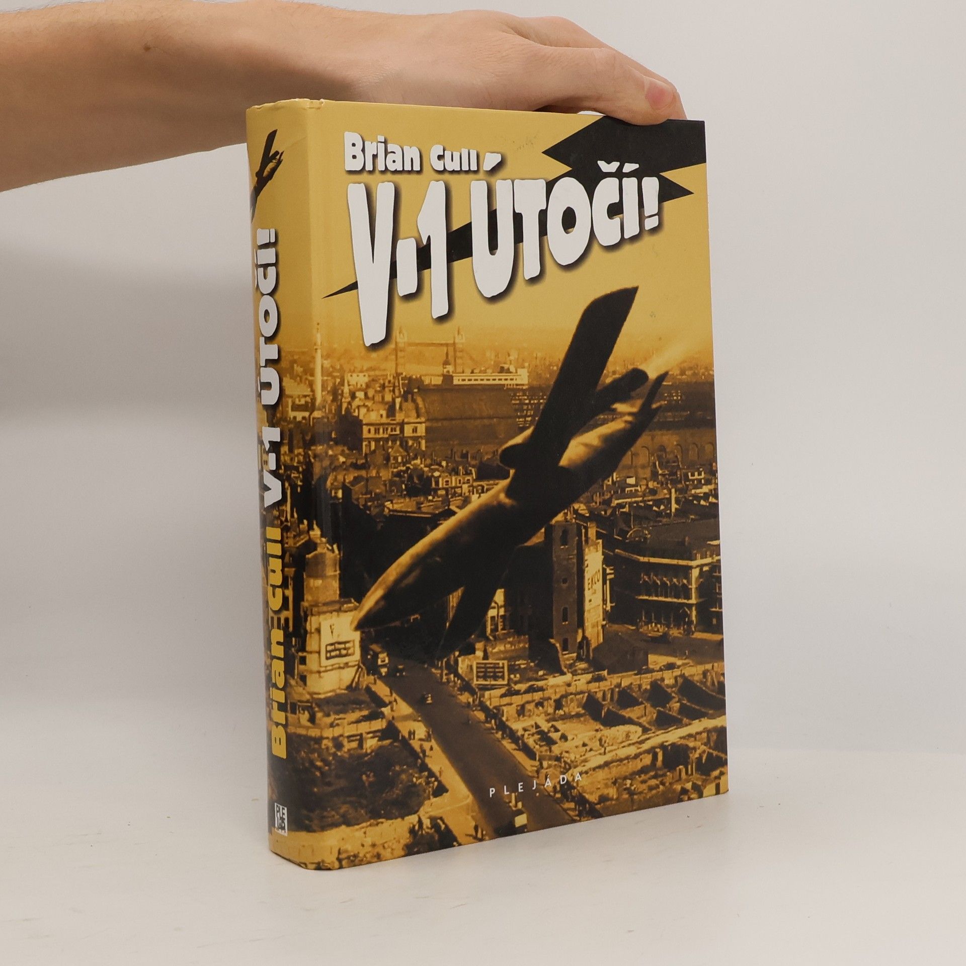 Brian Cull V-1 útočí!