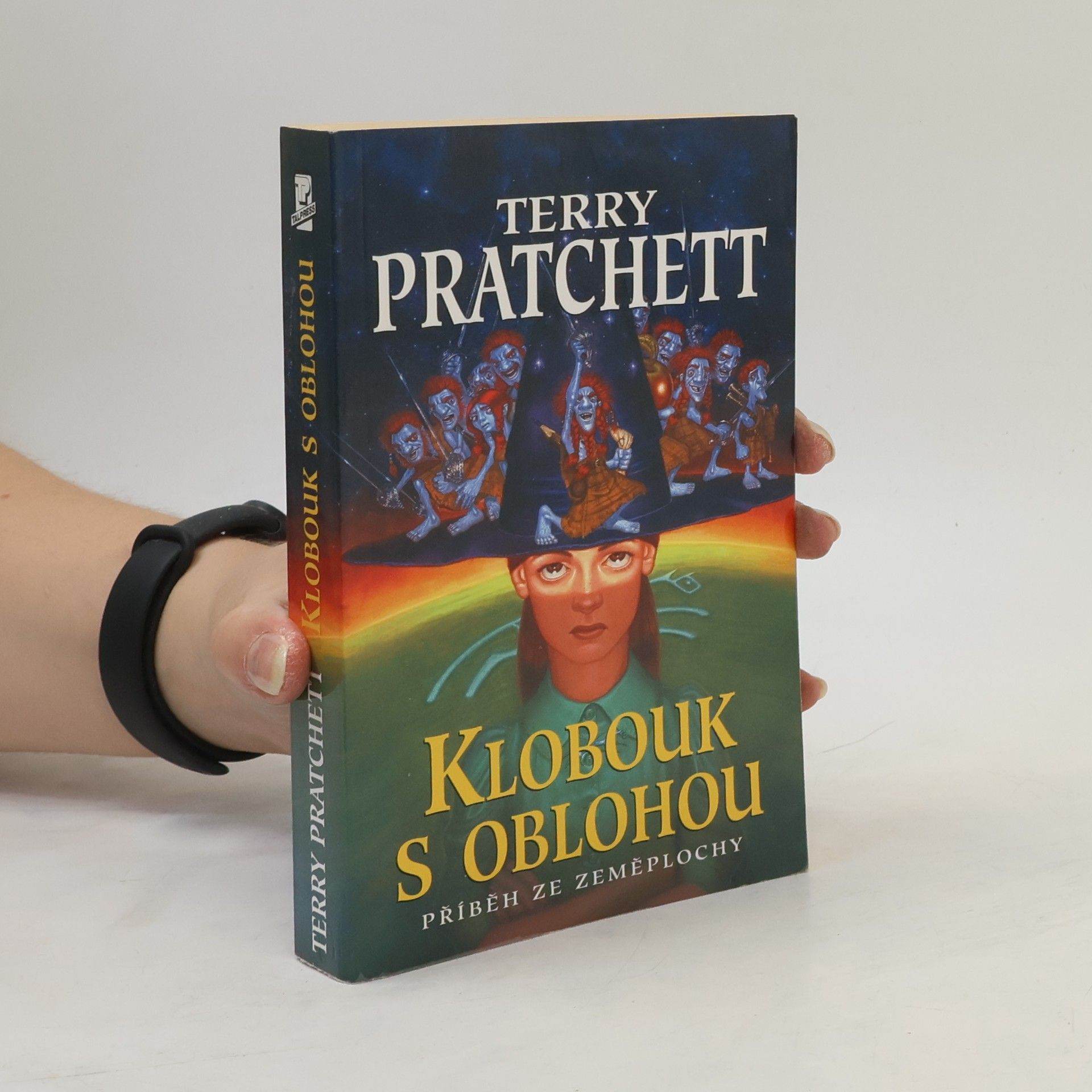 Terry Pratchett Klobouk s oblohou