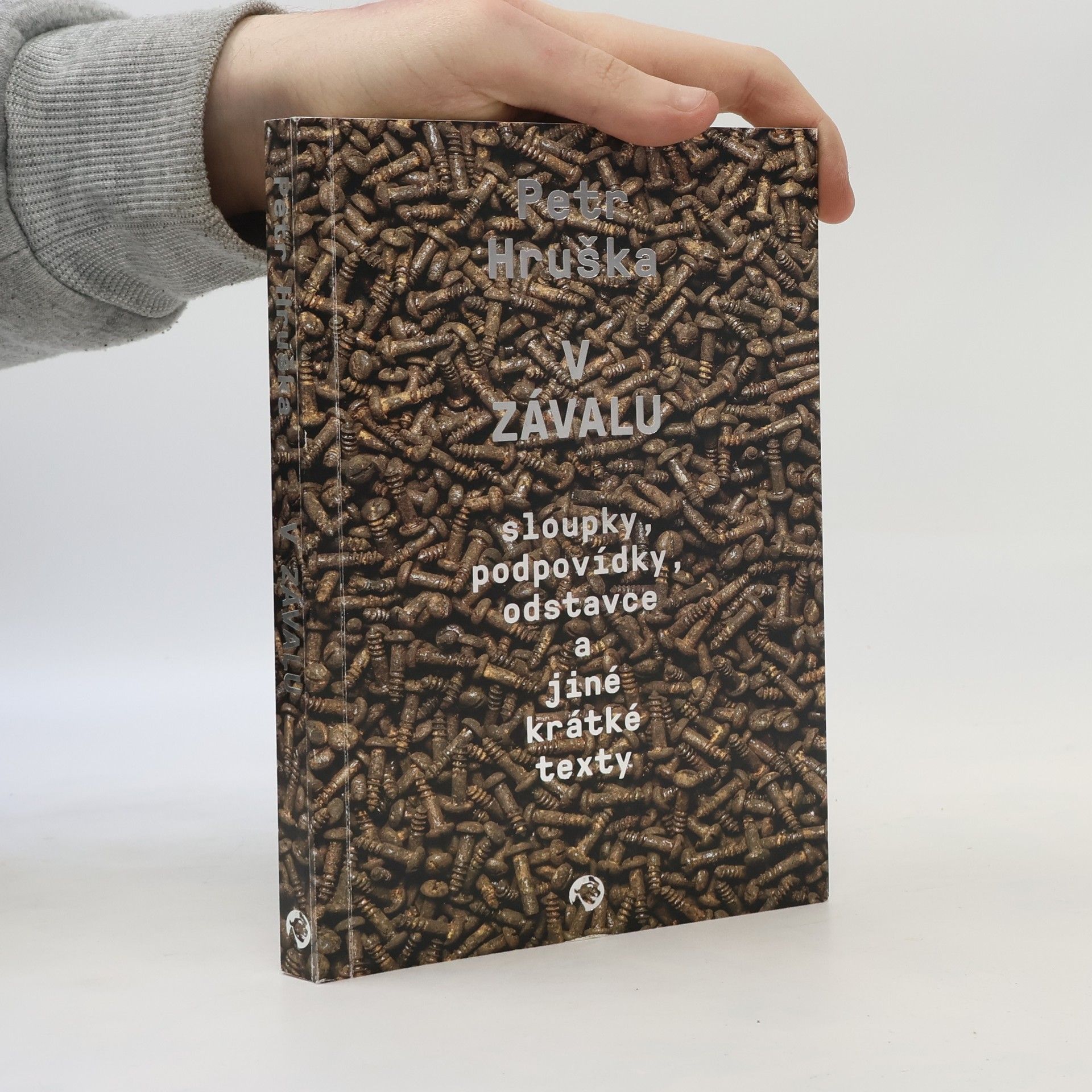 Petr Hruška V závalu: sloupky, podpovídky, odstavce a jiné krátké texty