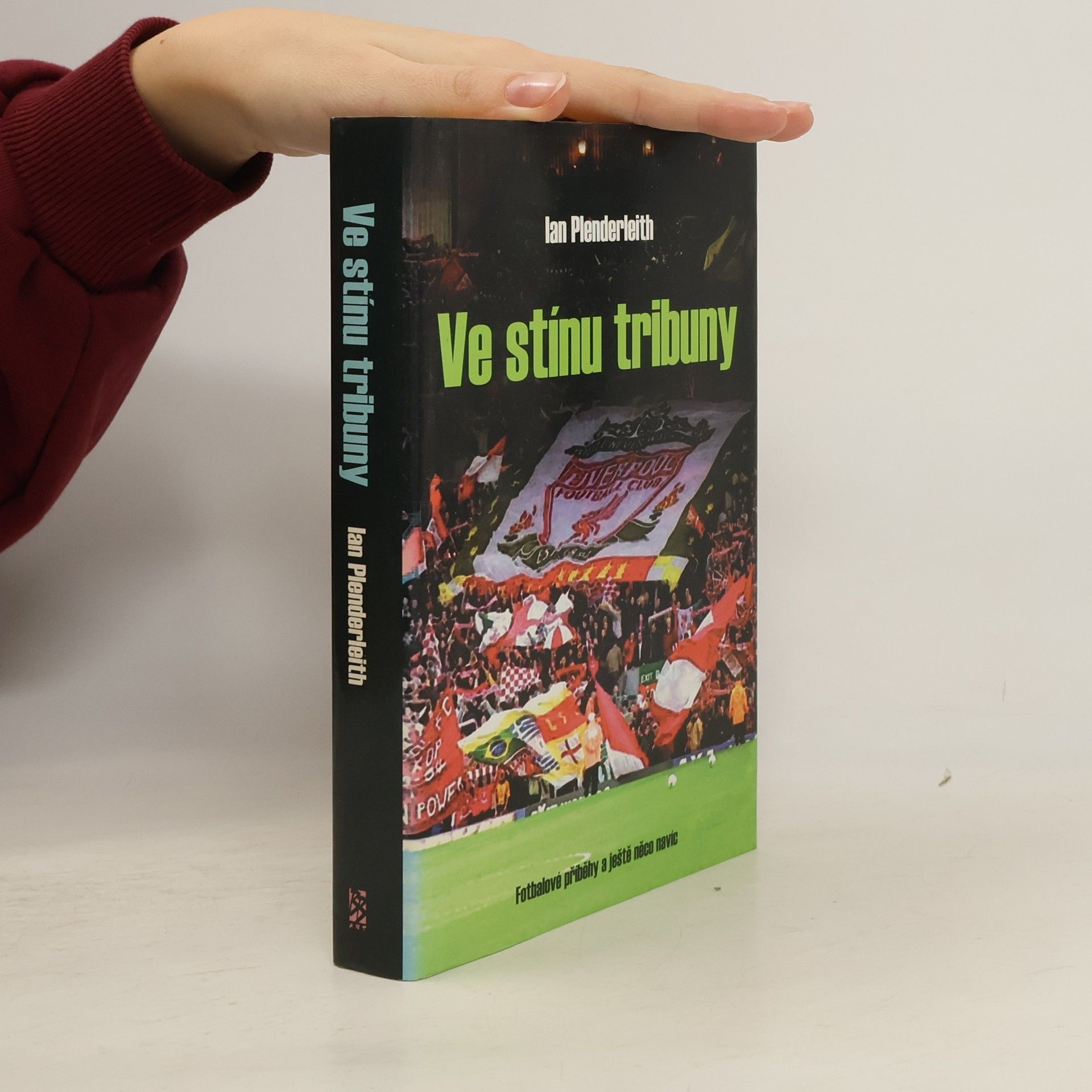 Ian Plenderleith Ve stínu tribuny