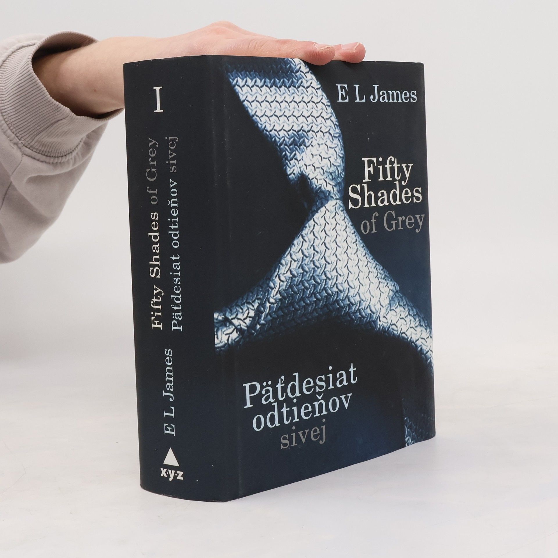 E. L. James Päťdesiat odtieňov sivej
