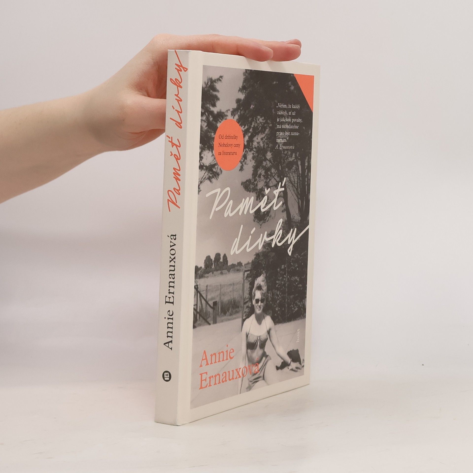 Annie Ernaux Paměť dívky