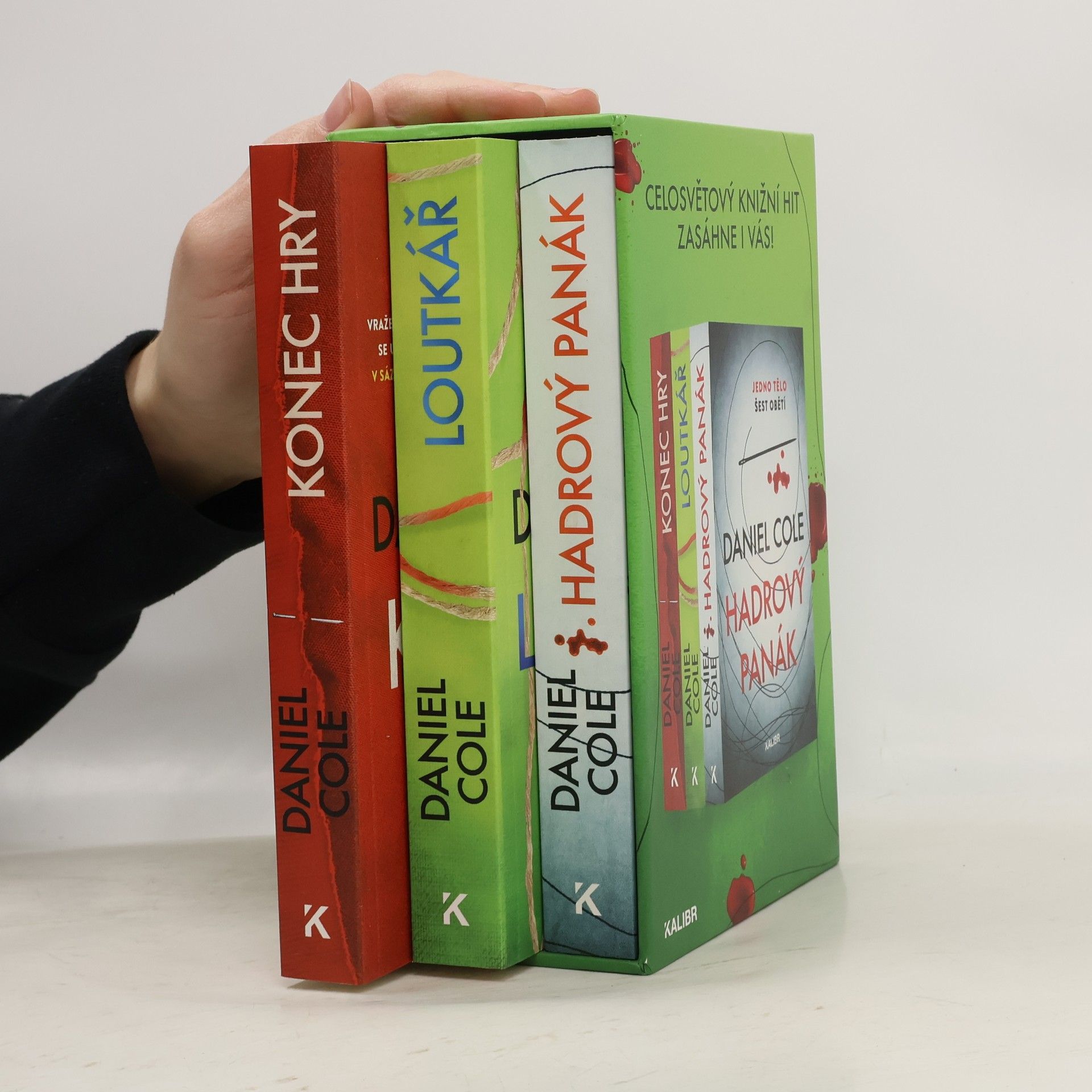 Daniel Cole 3 x Daniel Cole. Hadrový panák. Loutkář. Konec hry.