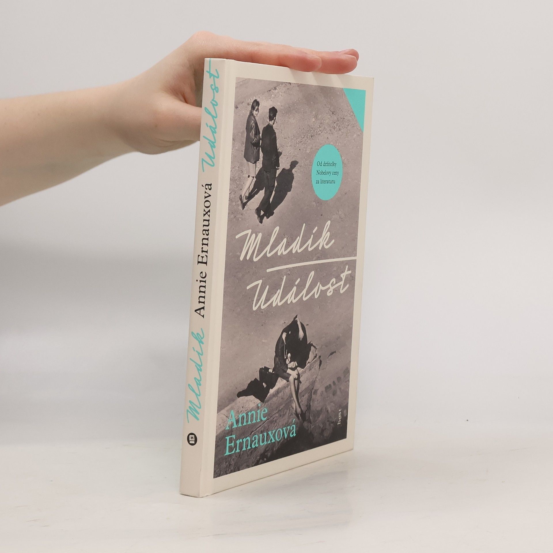 Annie Ernaux Mladík ; Událost